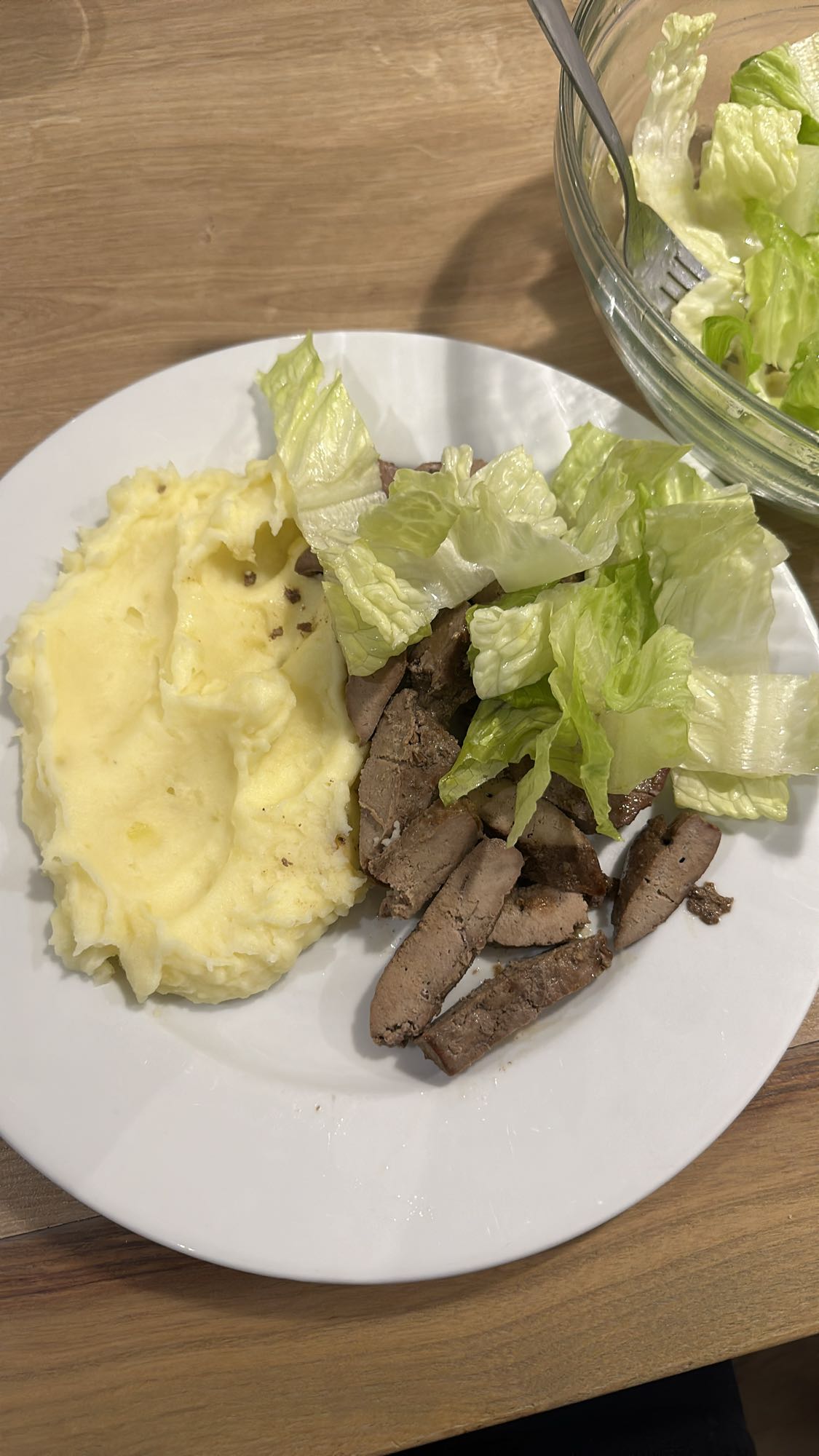 Piure cu ficat și salată