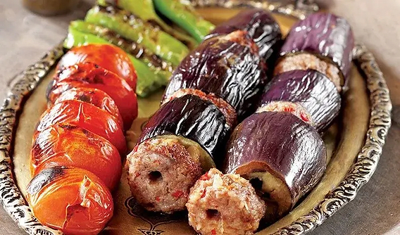 Patlıcan kebabı tabağı