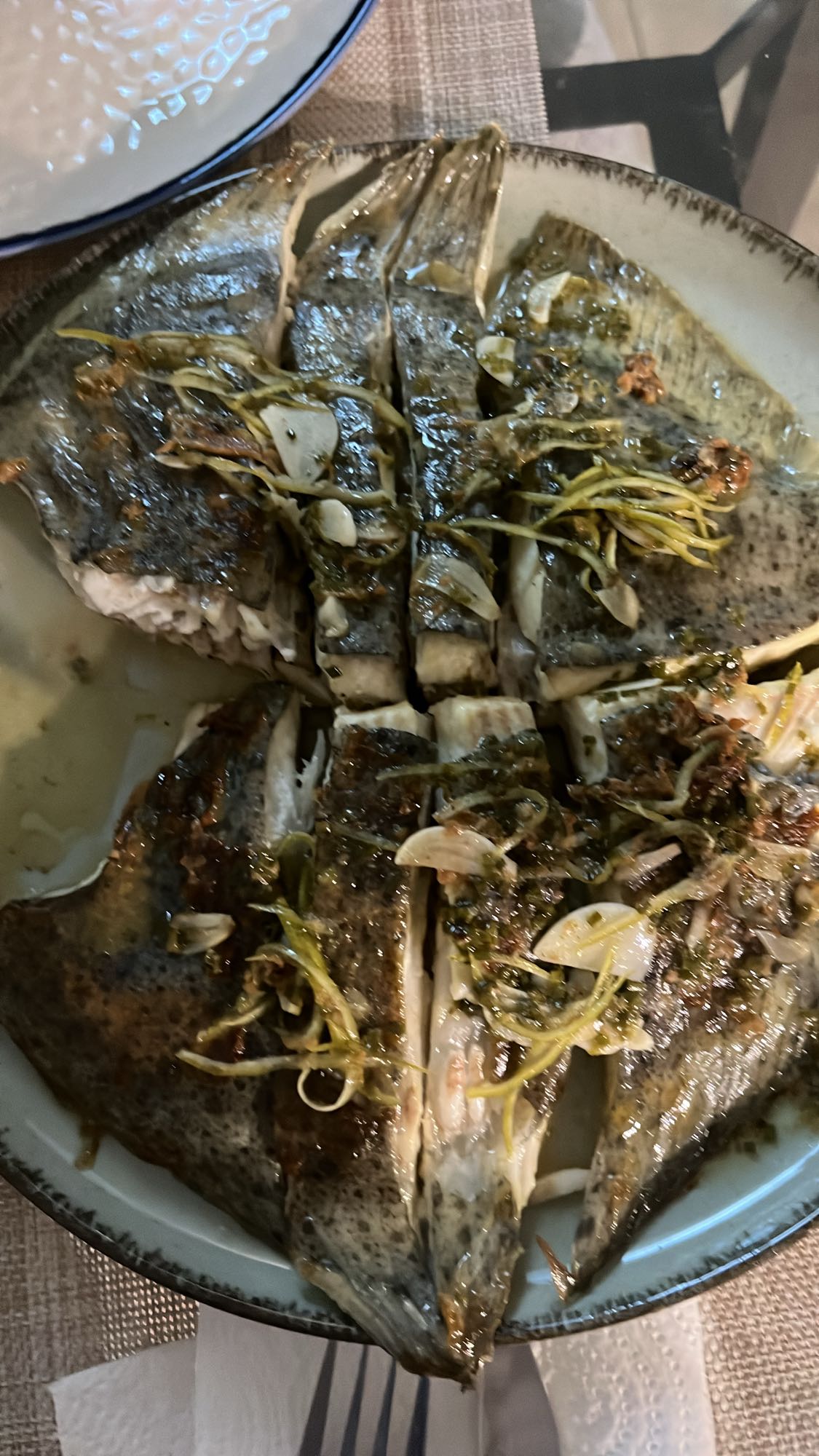 pescado al horno con hierbas