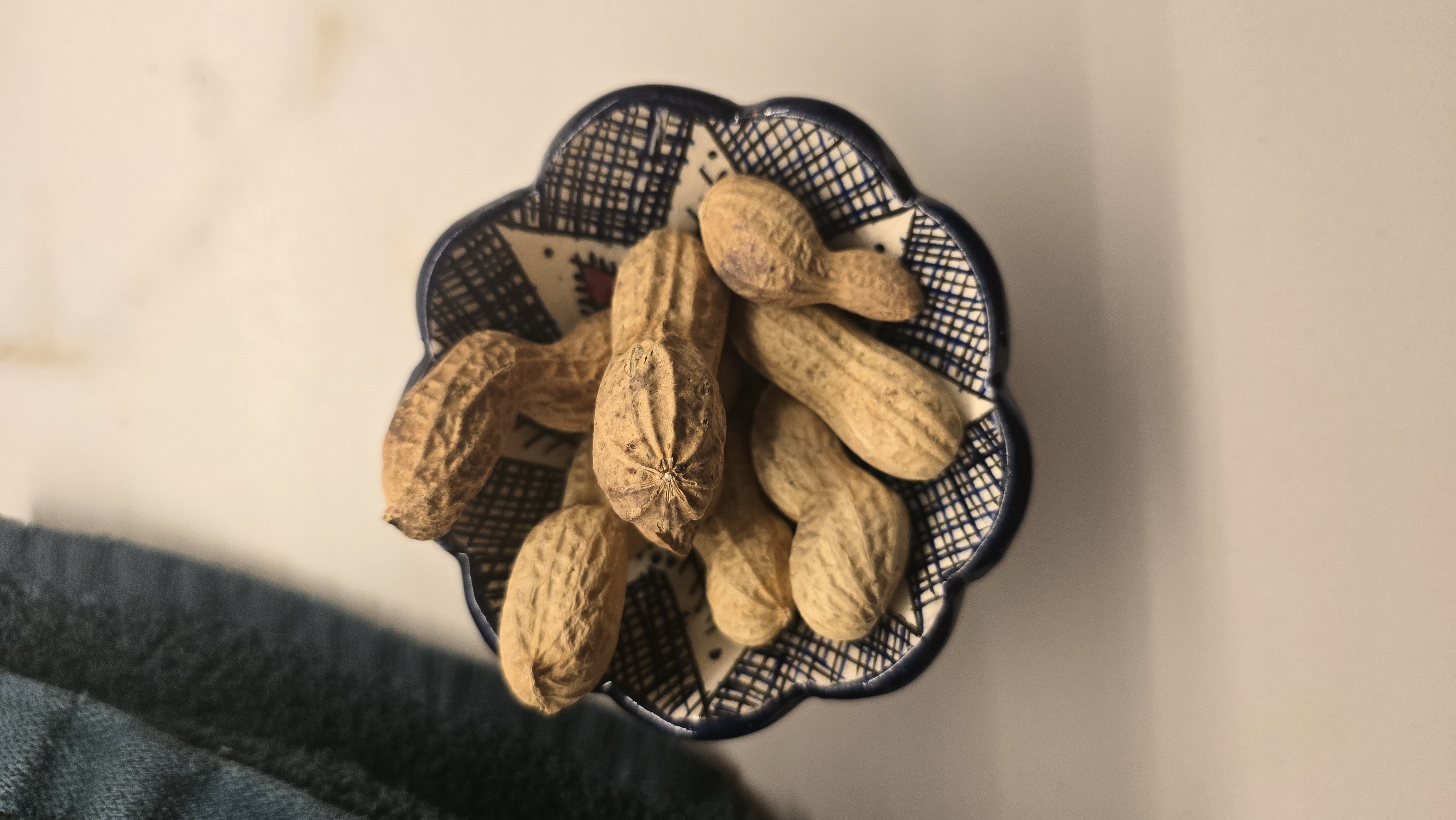Boiled peanuts in shell