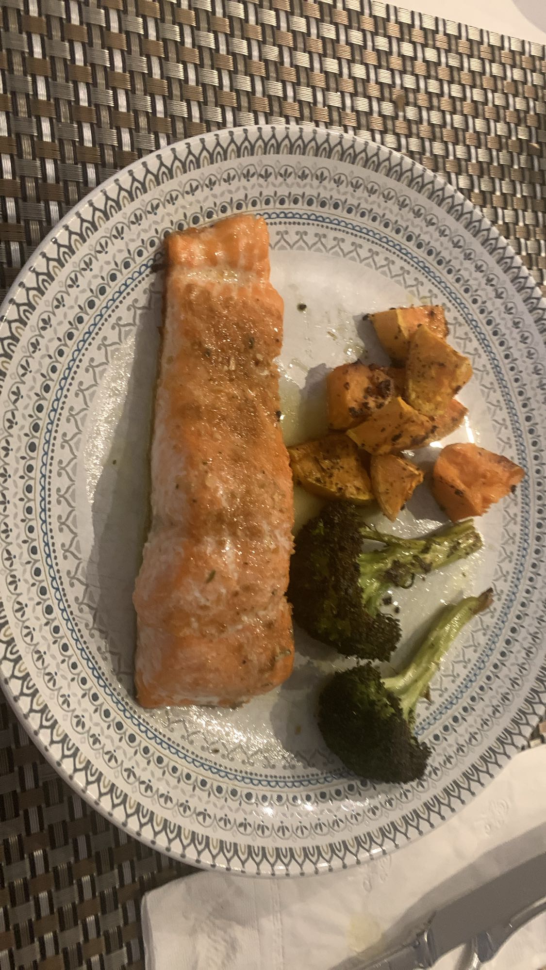 Saumon avec légumes rôtis