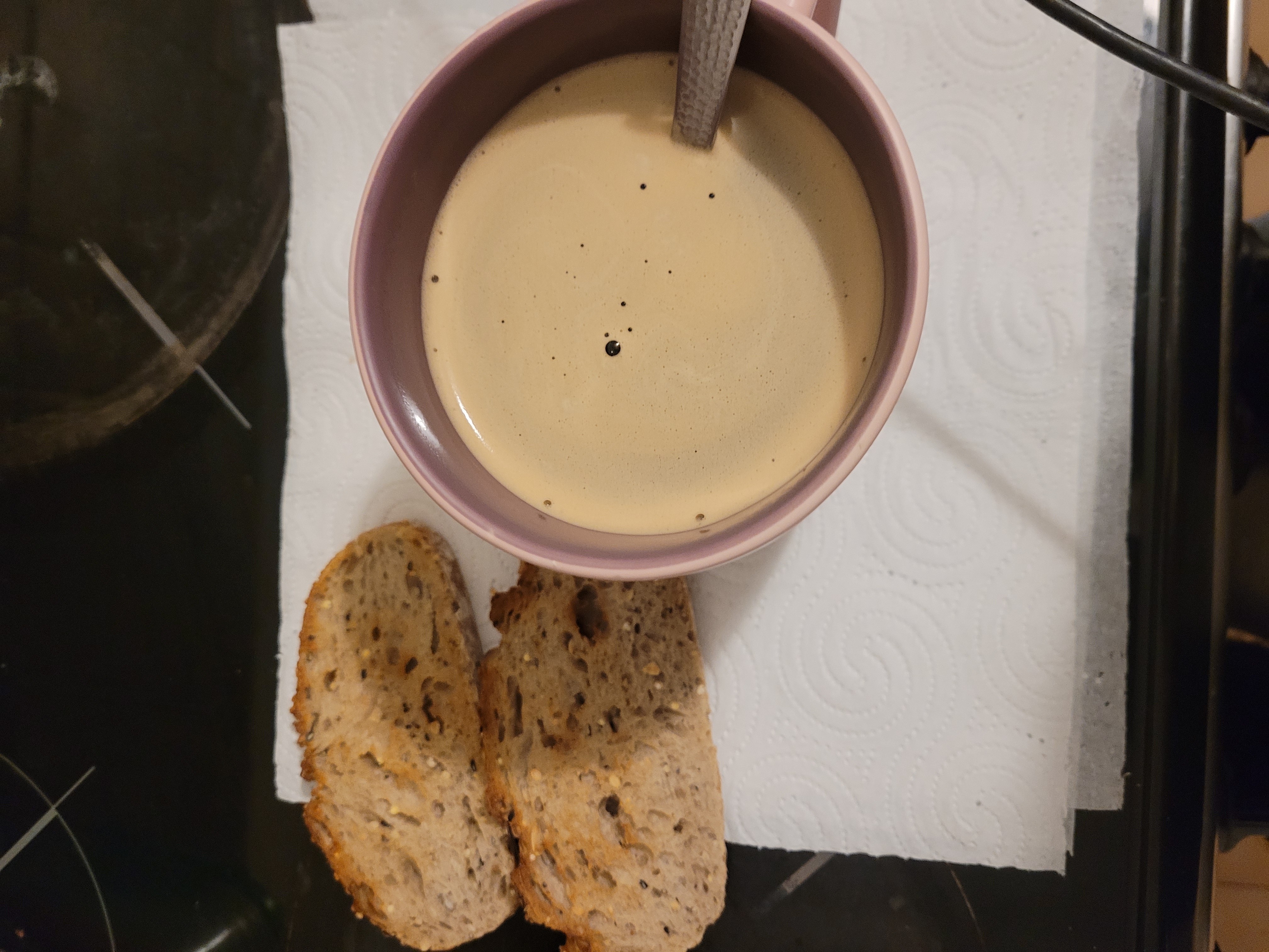 Café et pain aux céréales