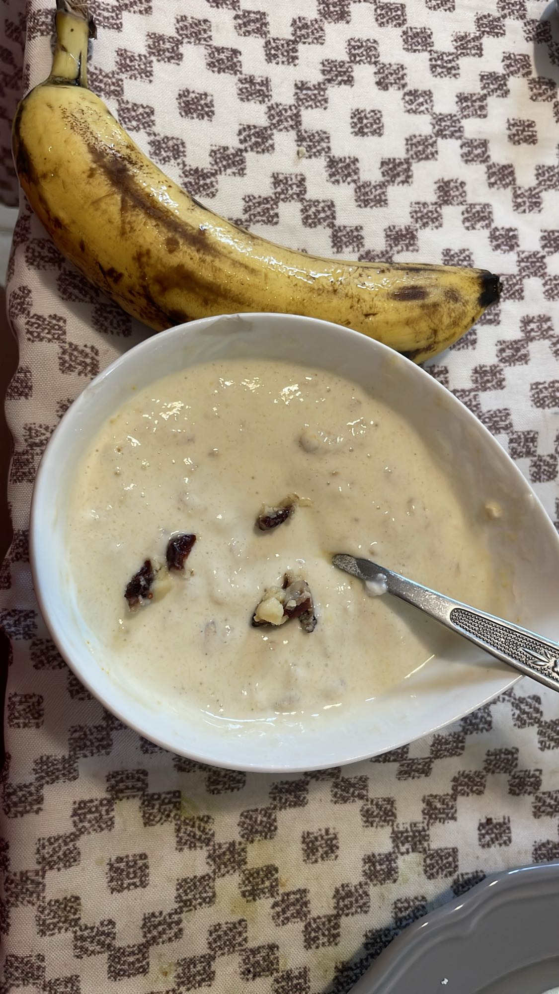 Iaurt cu banană și nuci