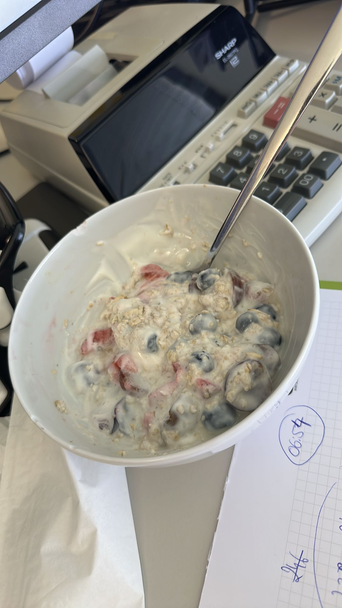 Joghurt mit Obst & Hafer