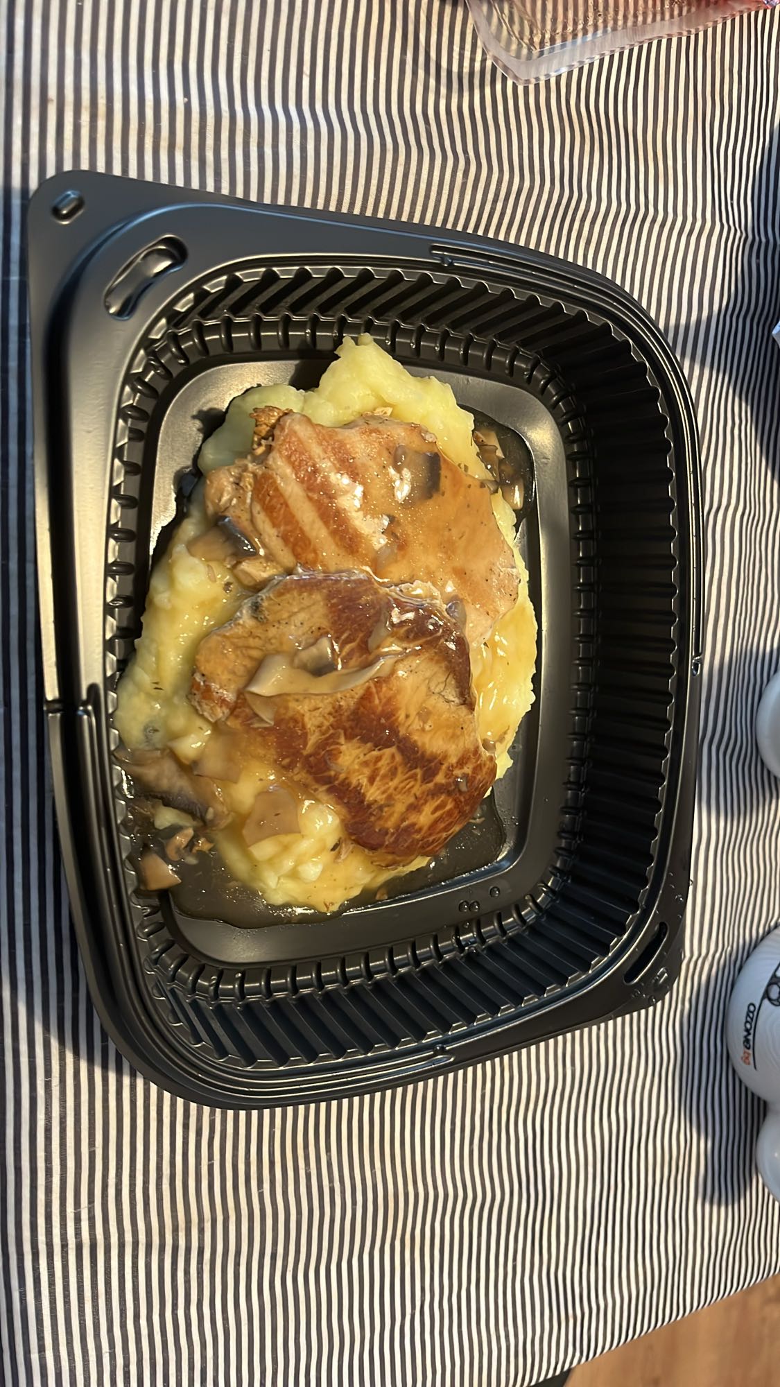 Свинско с картофено пюре