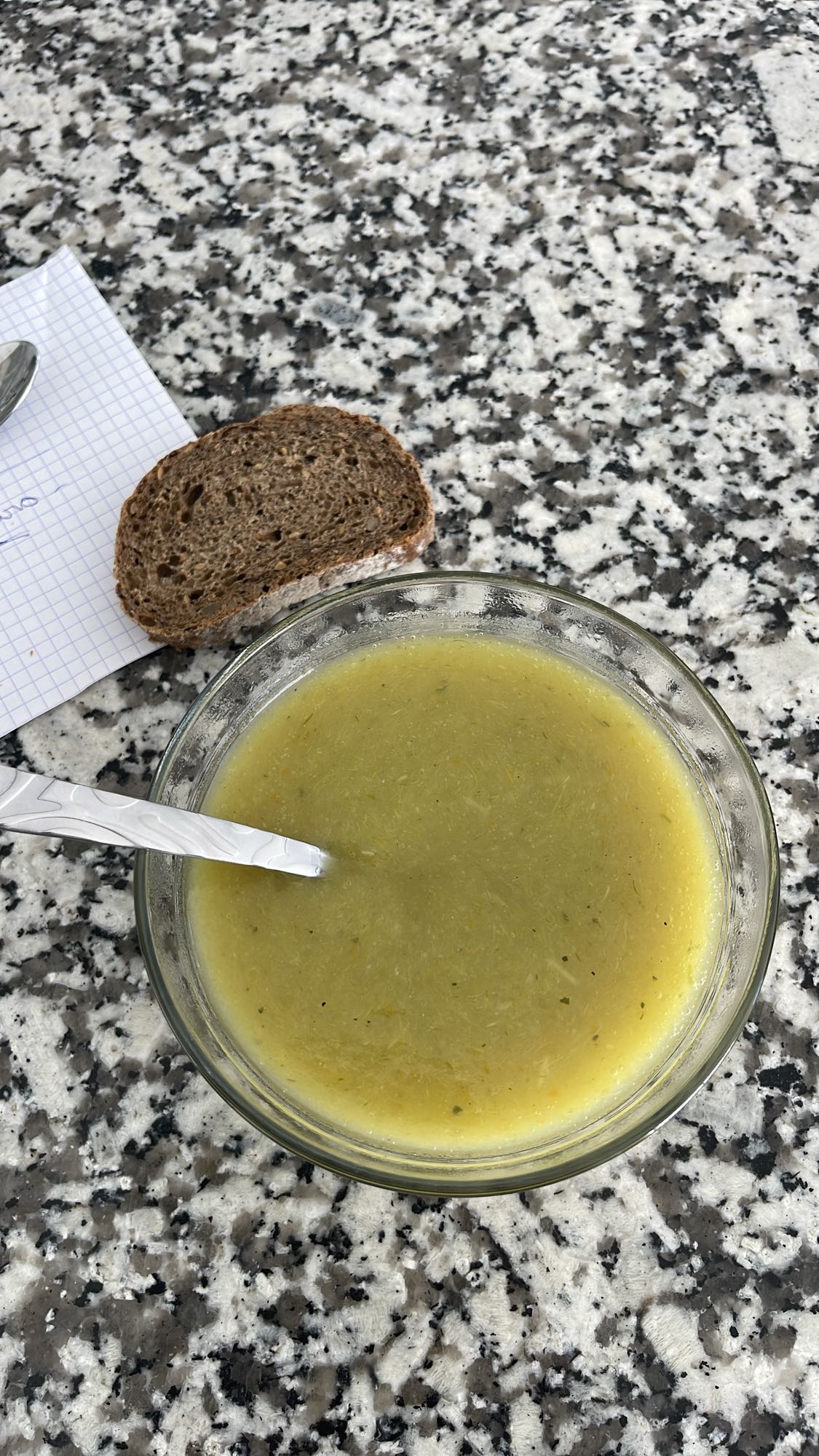 Soupe de légumes et pain