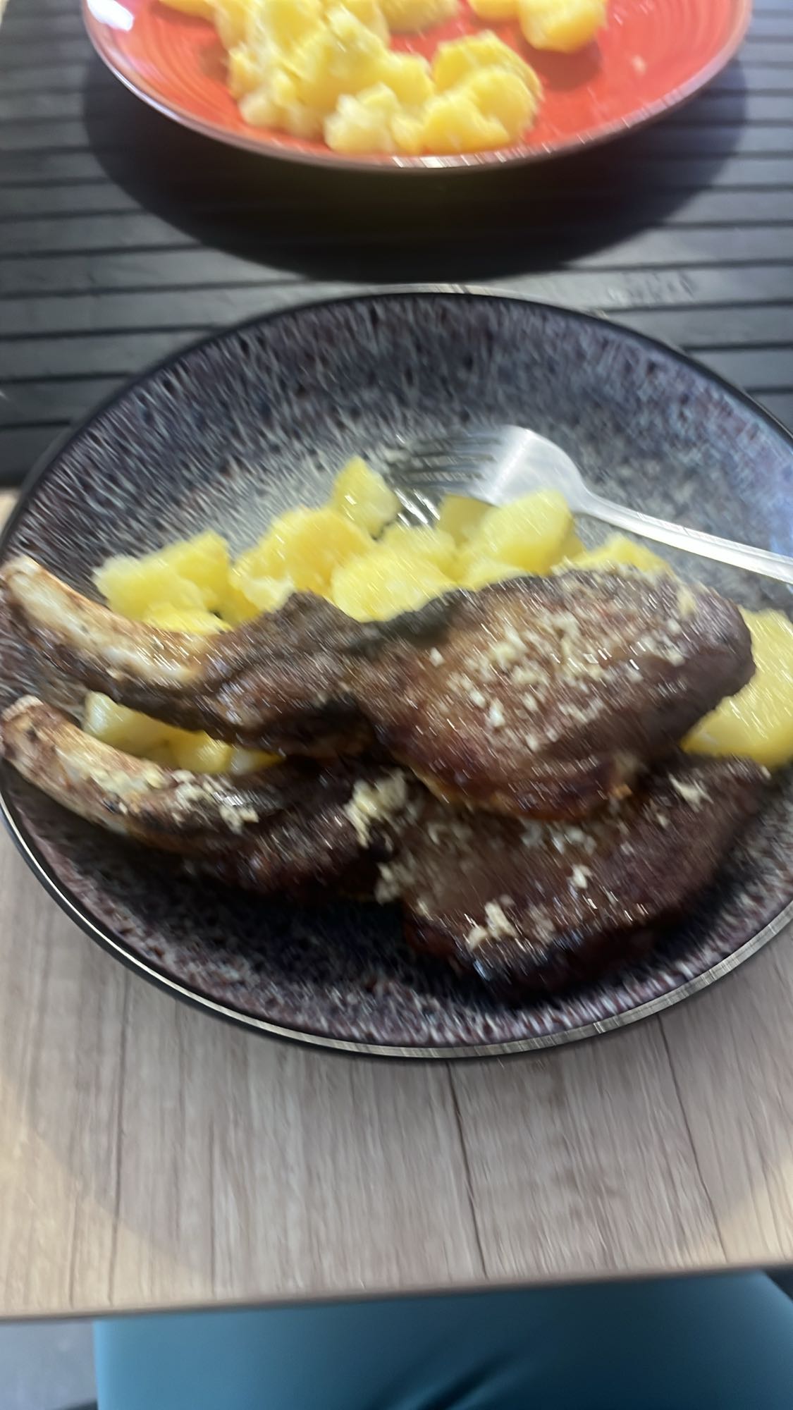 Coaste cu cartofi fierți