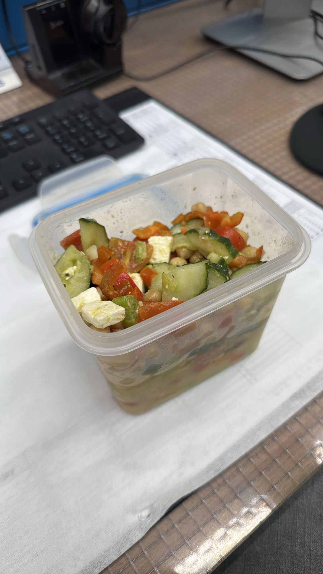 Gemüsesalat mit Feta