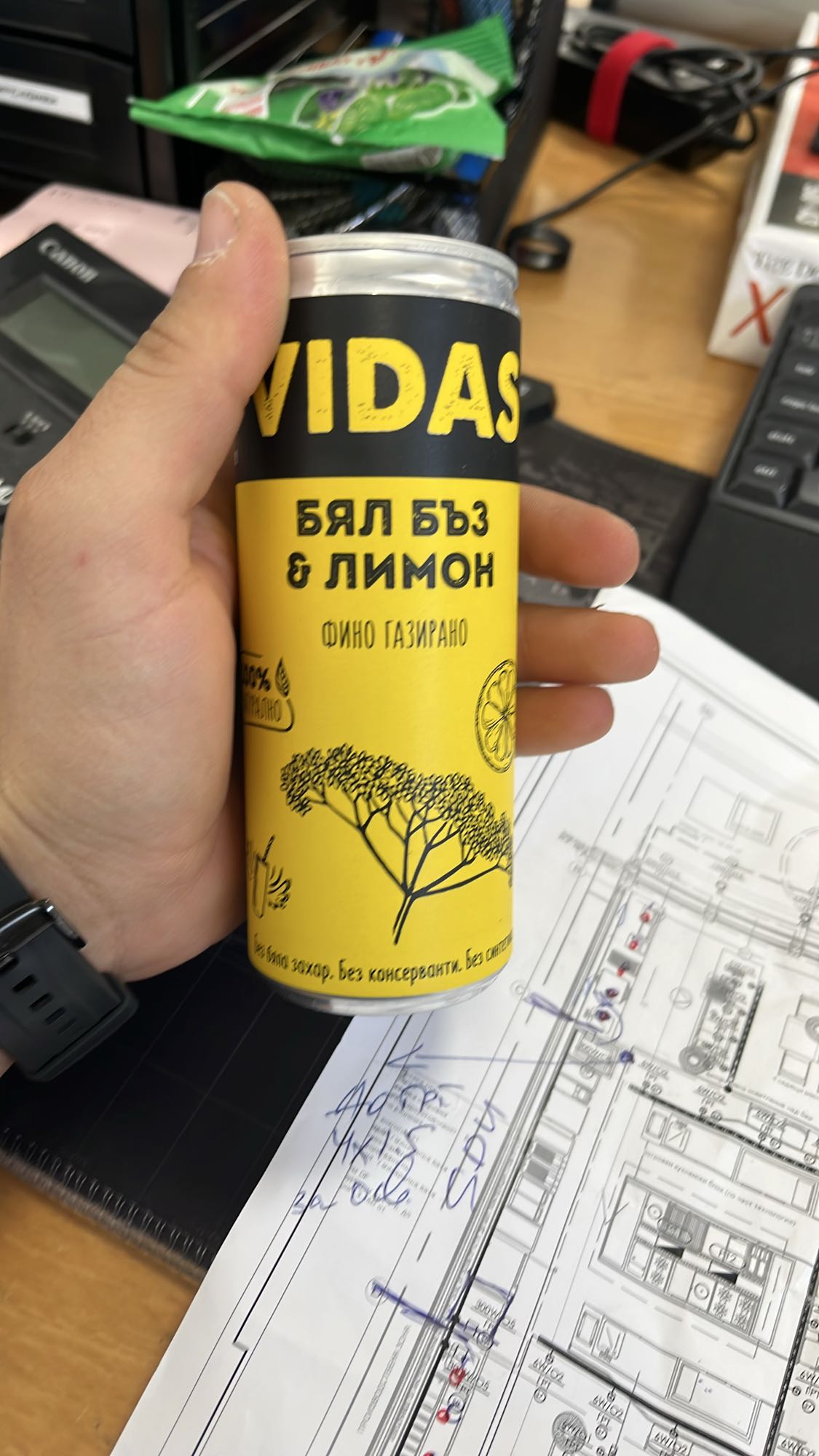 Бял бъз и лимон напитка