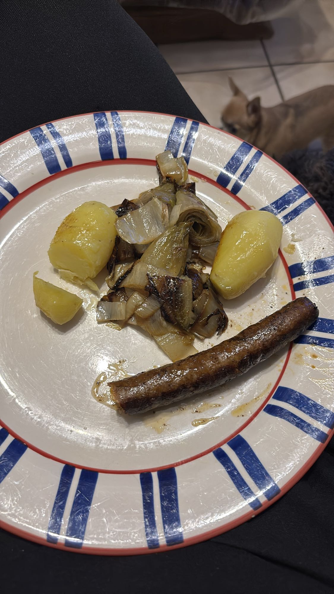 Saucisse, pommes de terre, endives