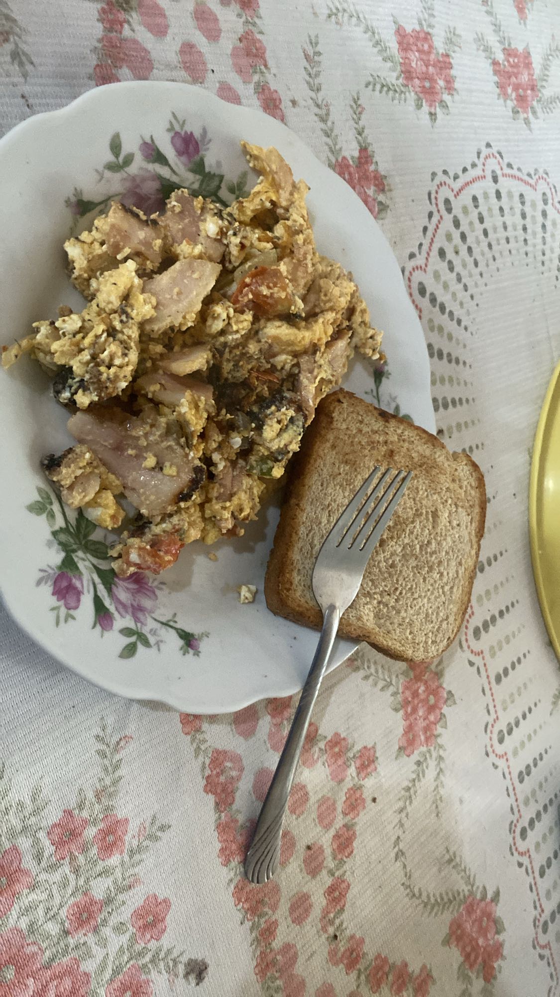 huevos revueltos con pan