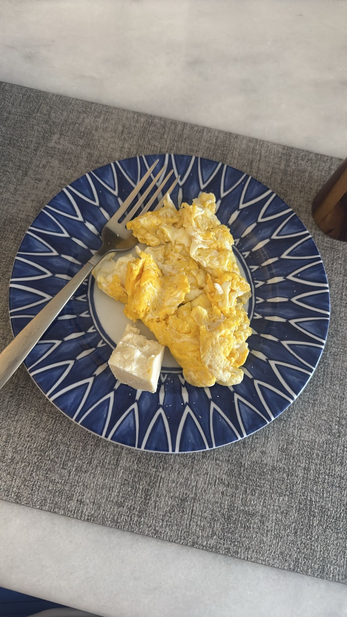 Huevos revueltos con queso