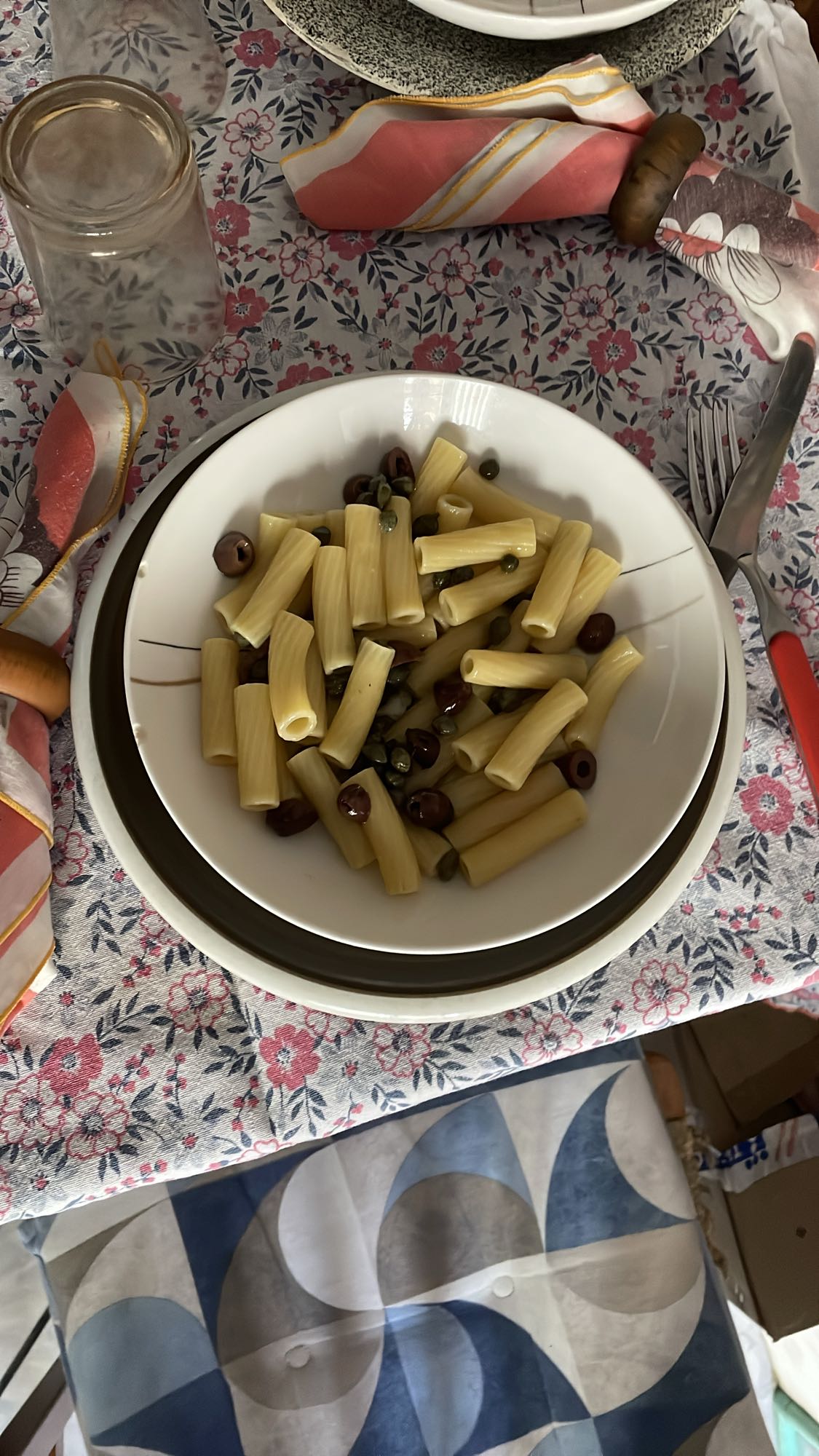 Makaron z oliwkami i kaparami