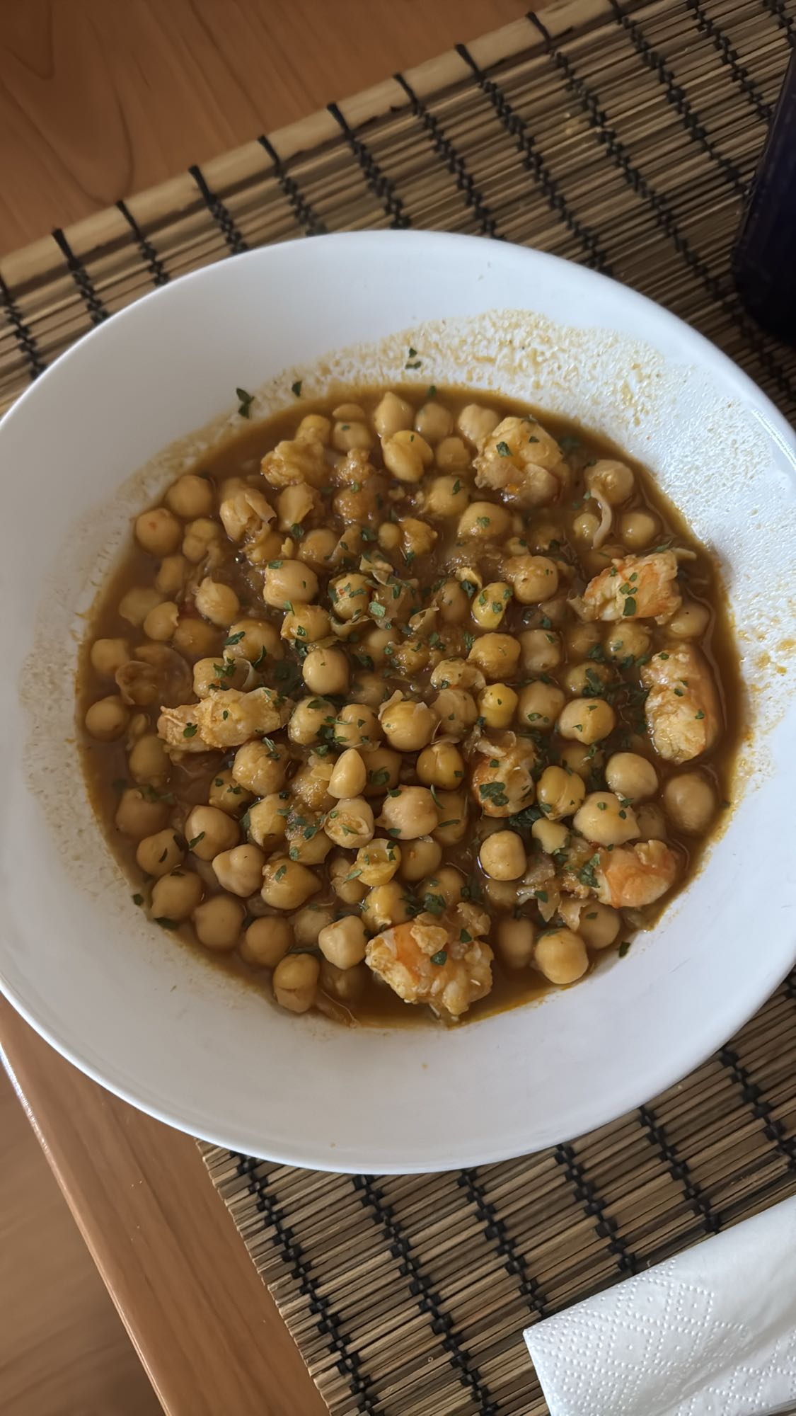 Garbanzos con camarones