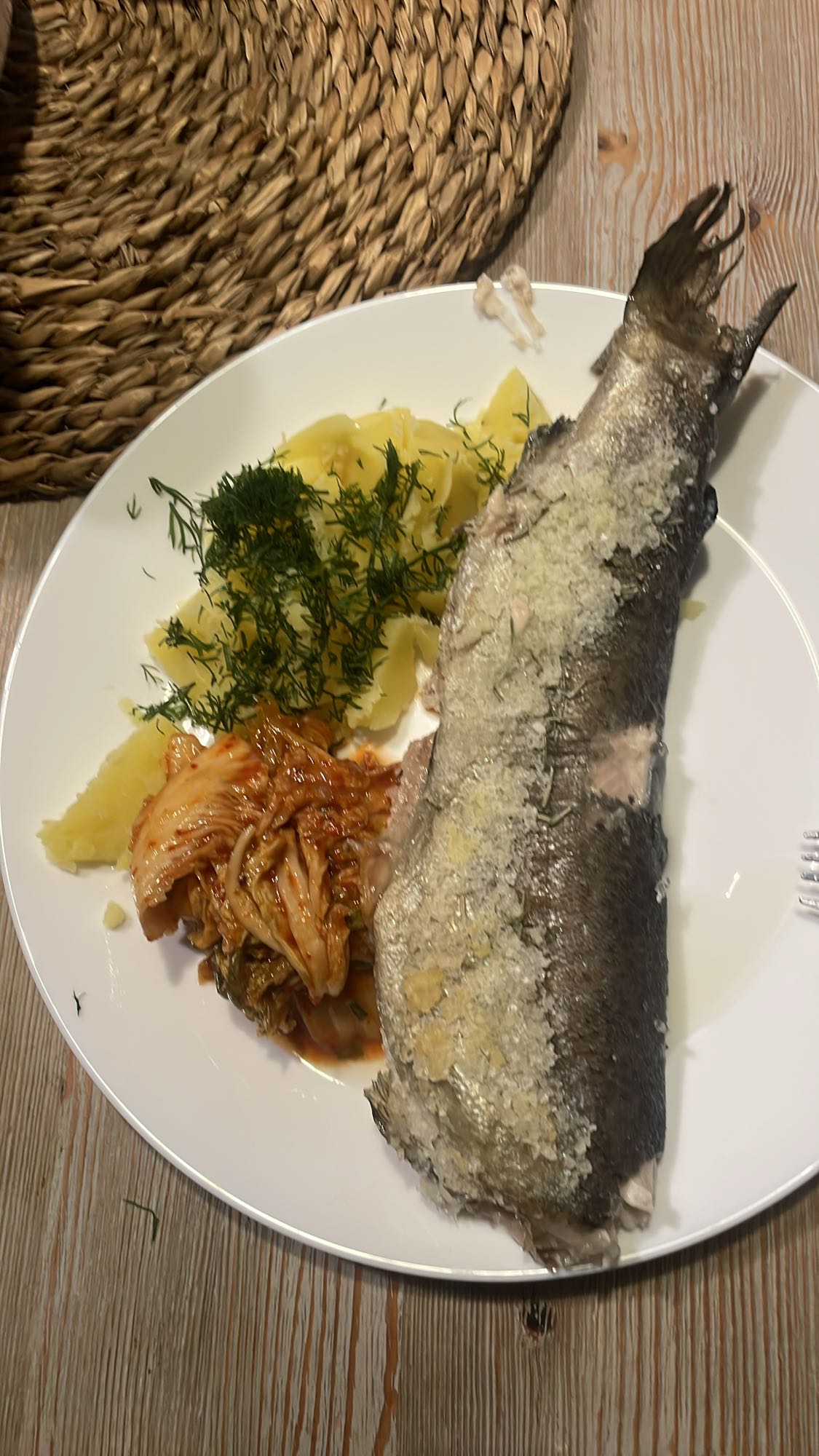 Pstrąg z ziemniakami i kimchi