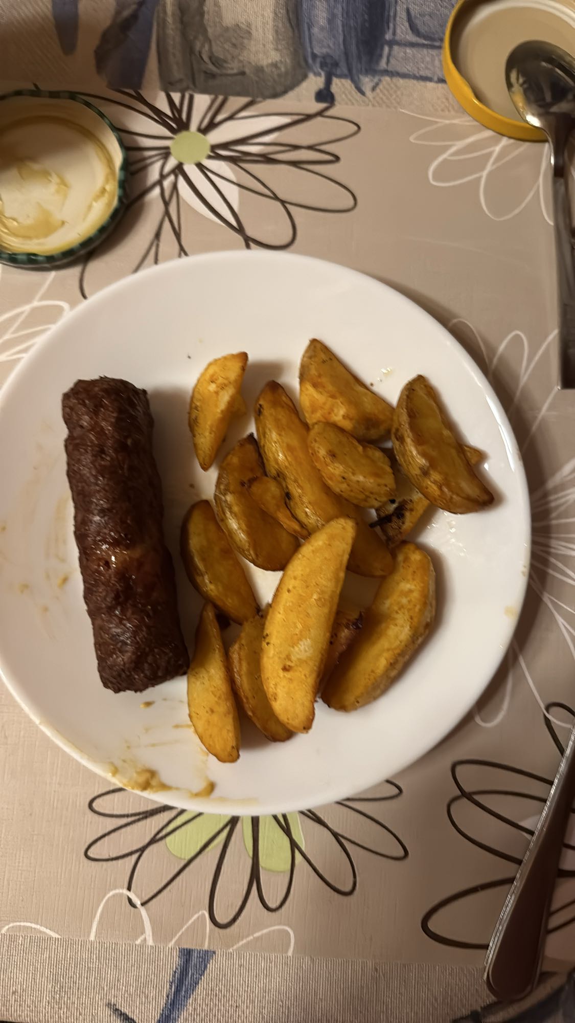 Cartofi wedges cu mici