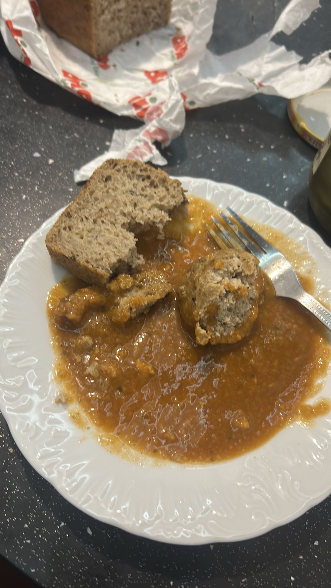 klopsiki w sosie z chlebem