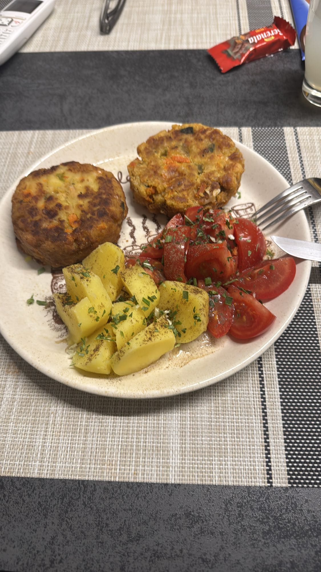 Gemüsefrikadellen Teller