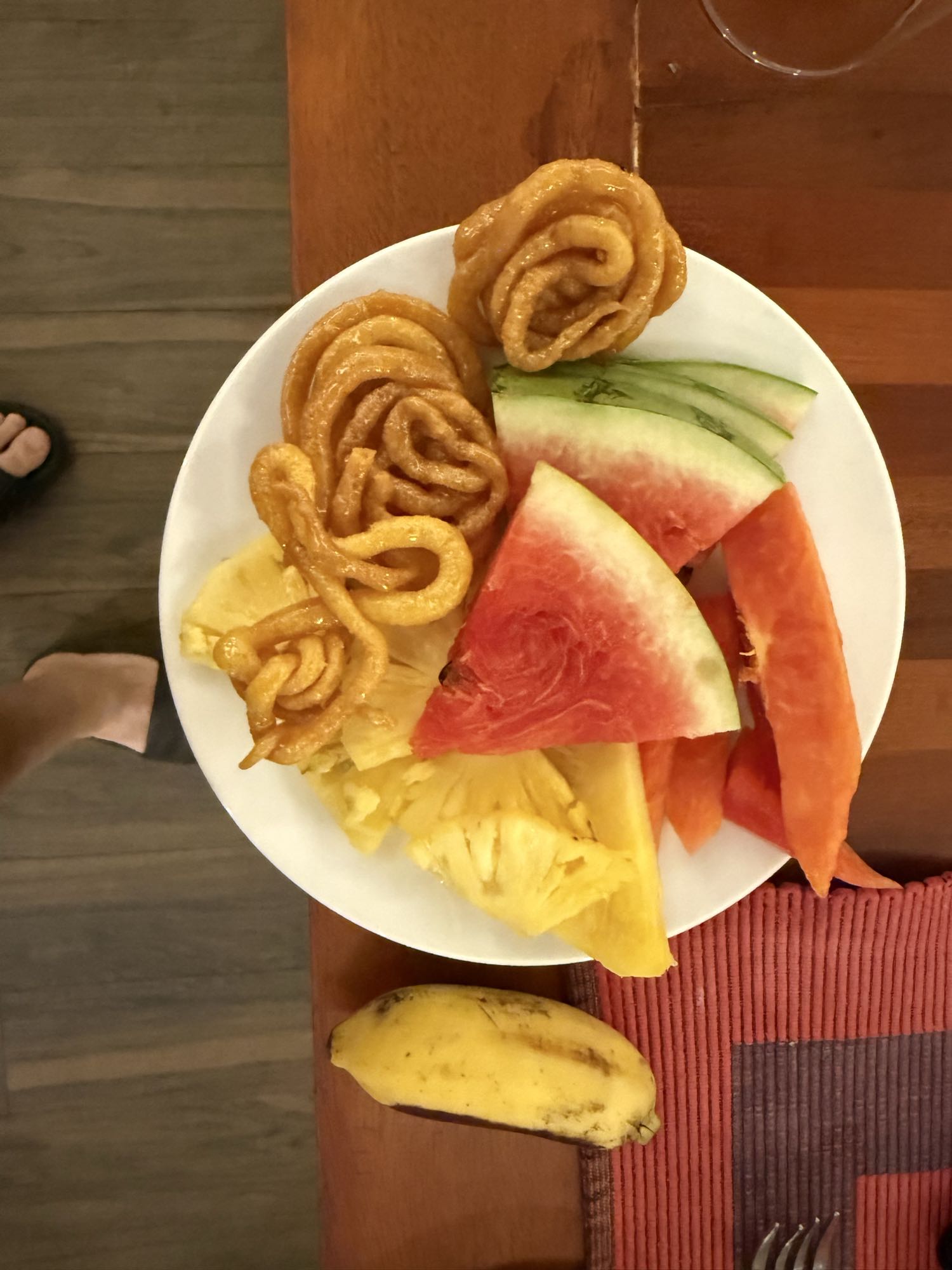 Фрукты и джалеби