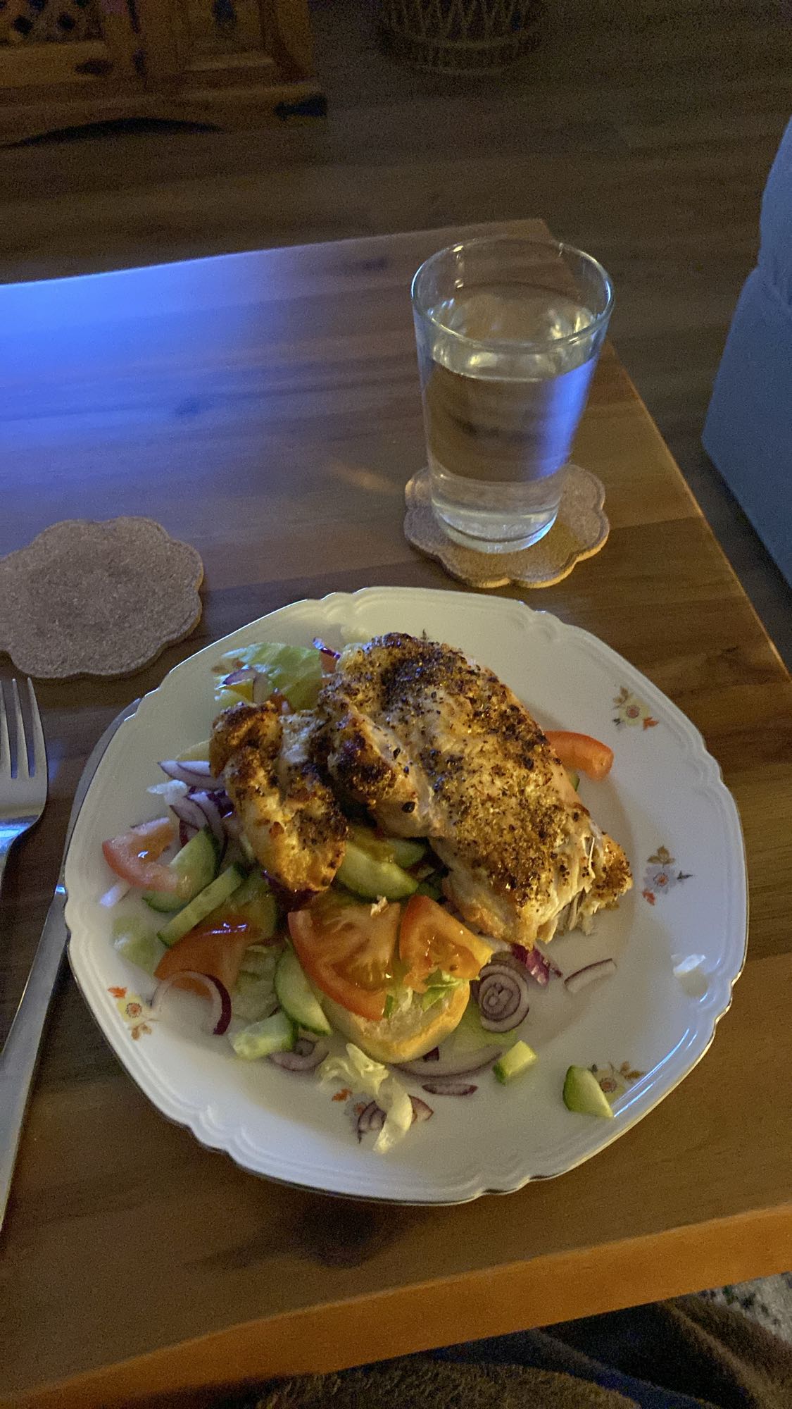 Kyckling med grönsallad