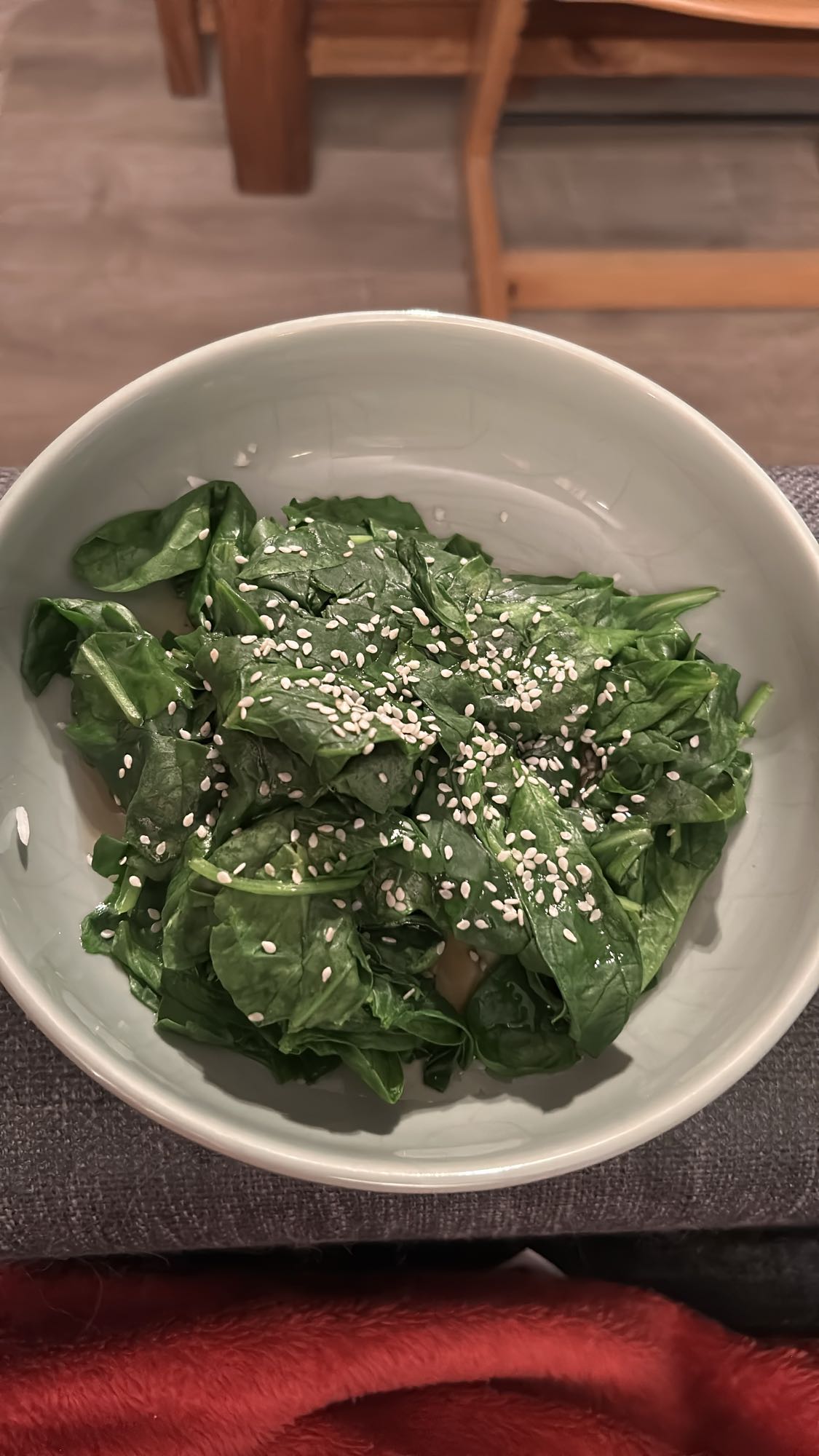 Spinat med sesamfrø