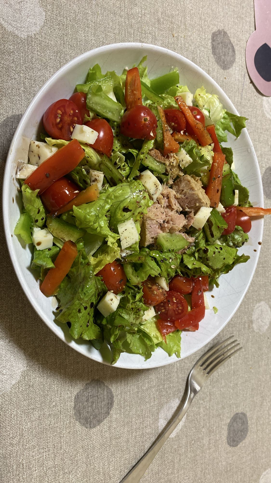 ensalada de atún y queso