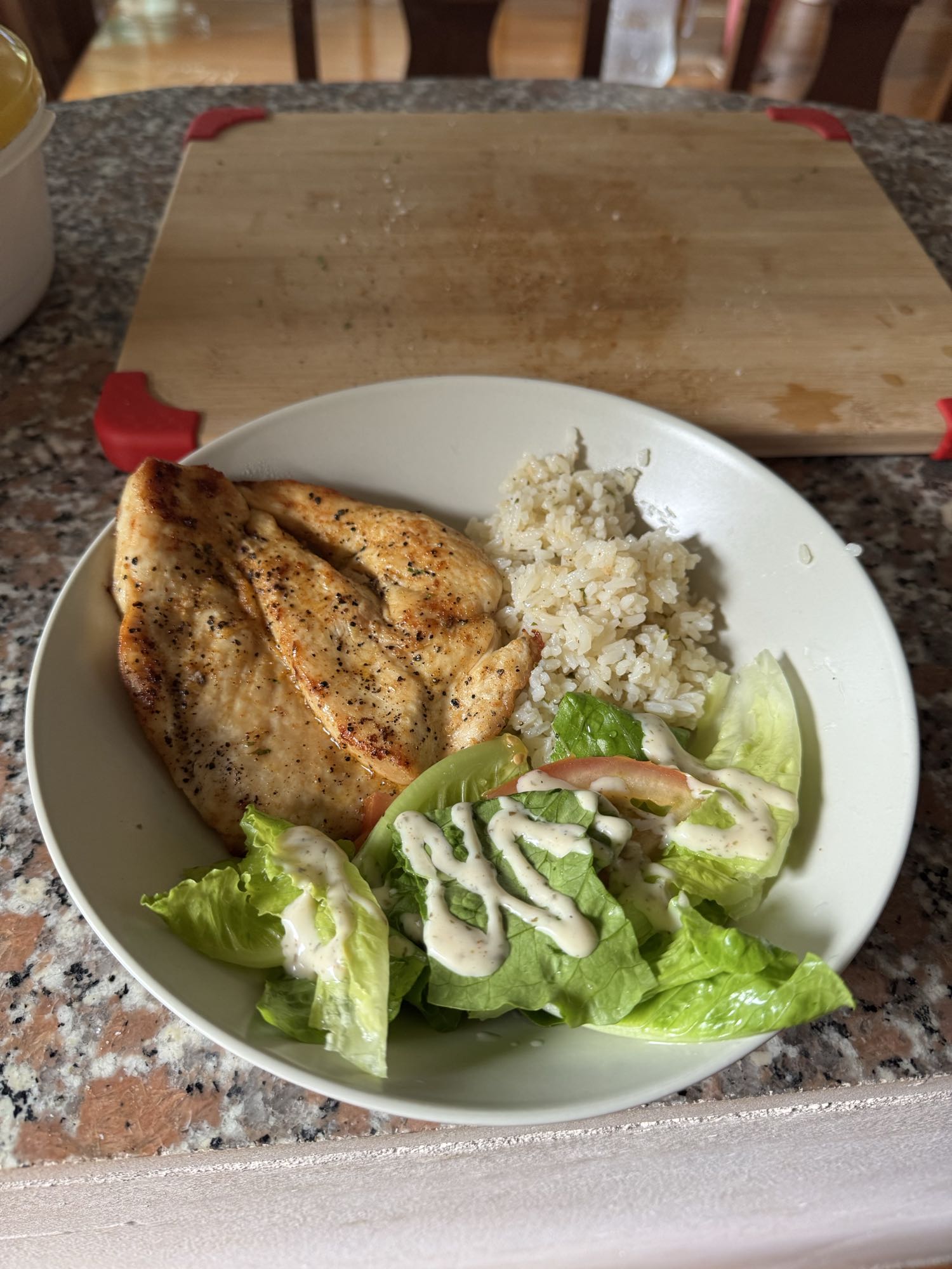Pollo con arroz y ensalada