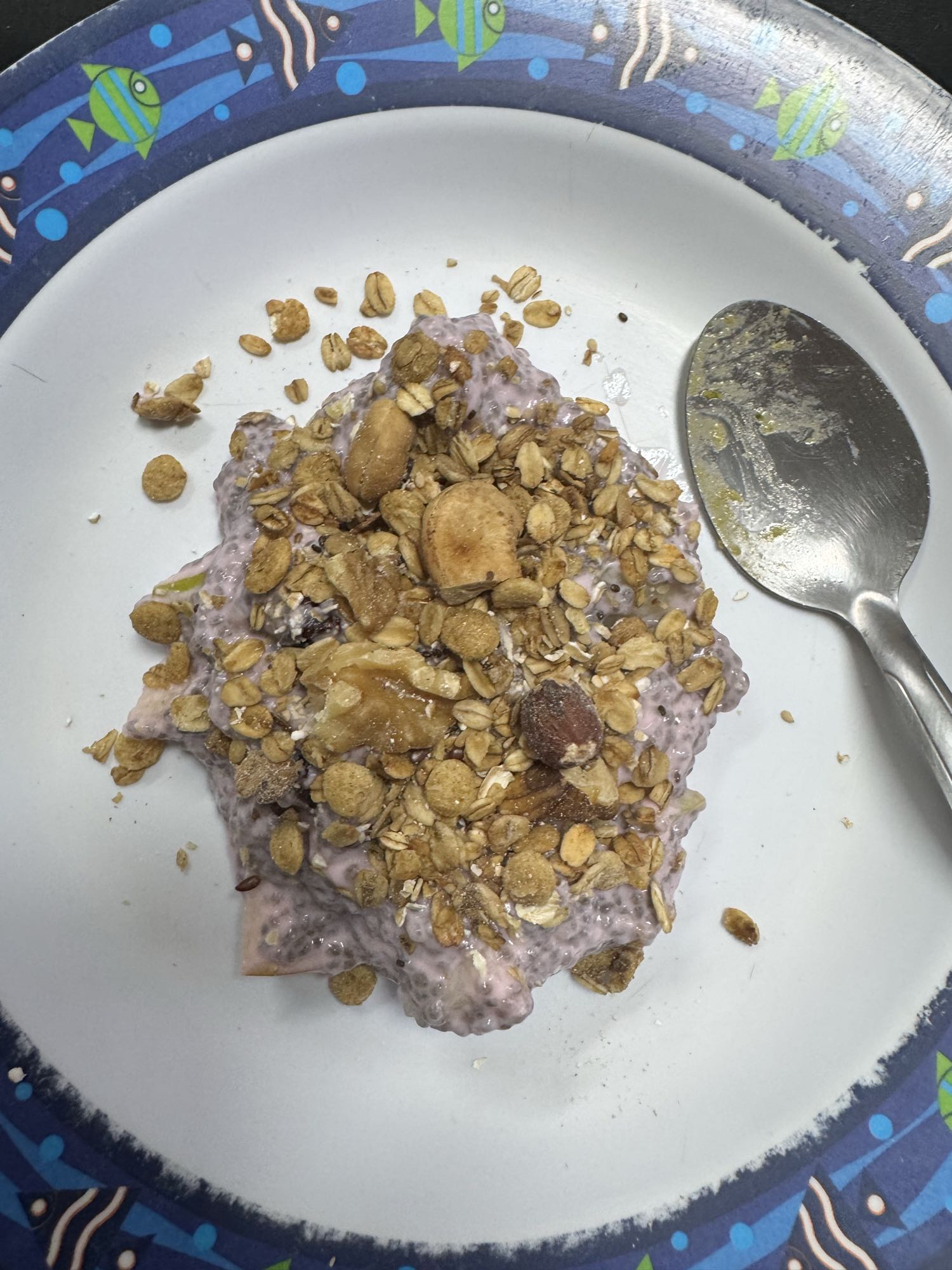 Iogurte com granola e frutas
