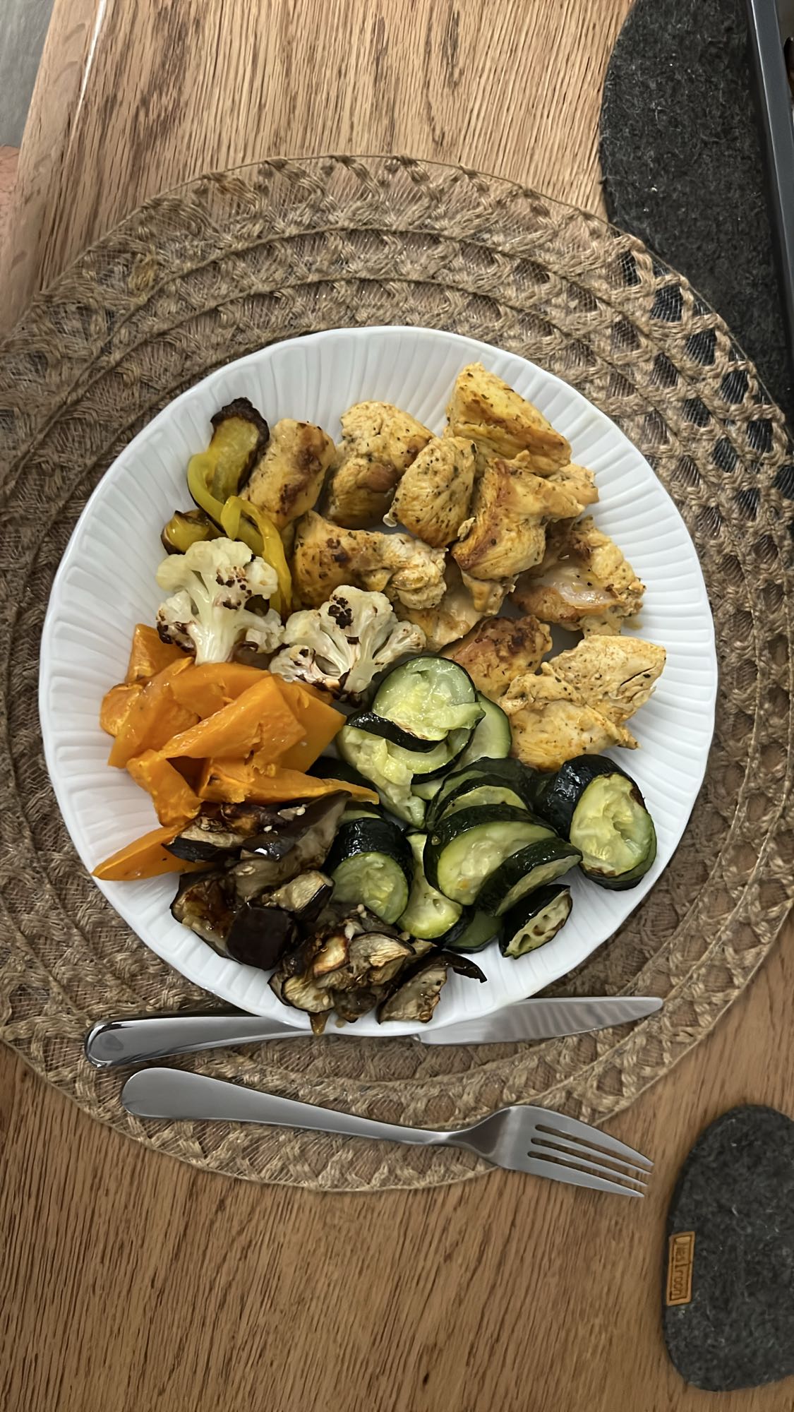 Tavuk ve Izgara Sebzeler