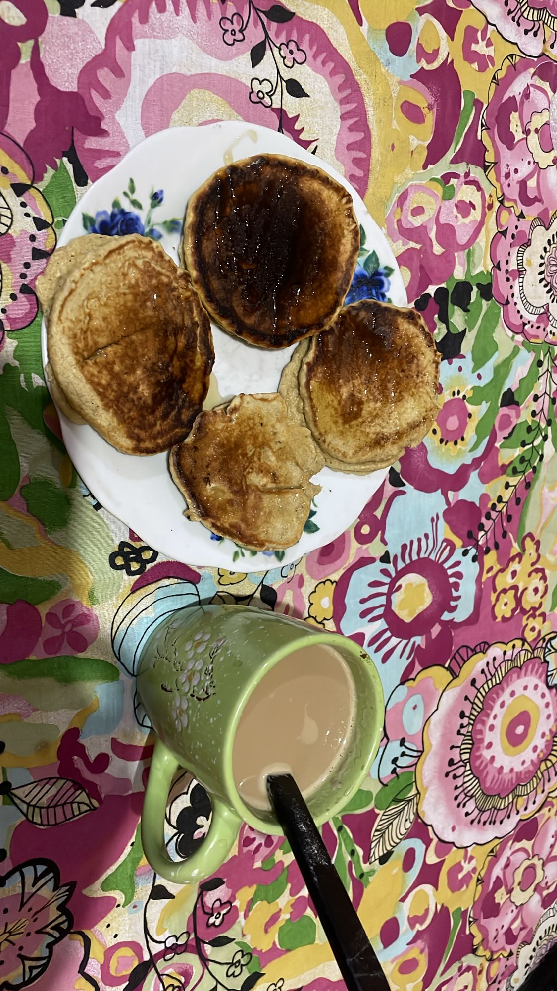 panqueques con té con leche