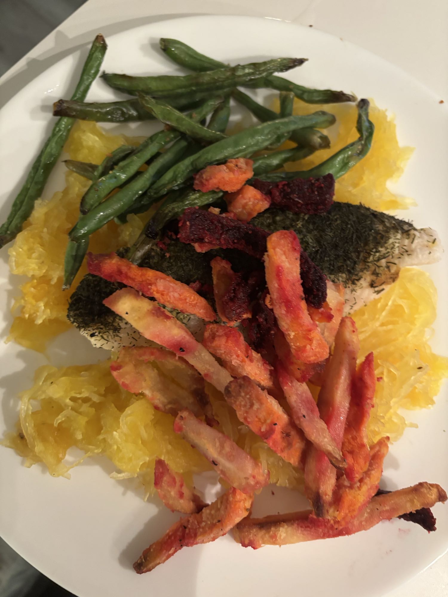 Poisson, haricots verts, frites