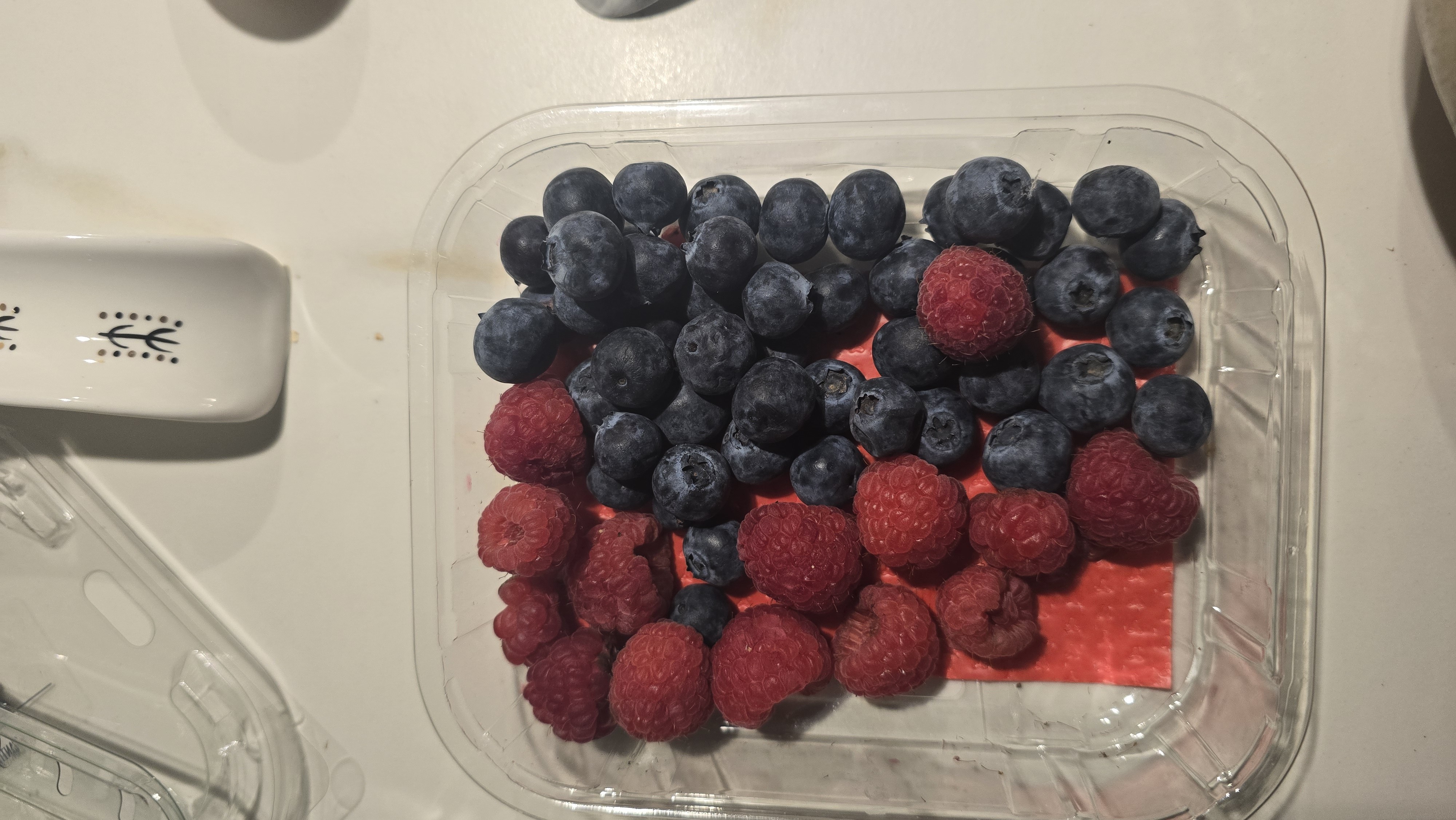 Mixed berries snack