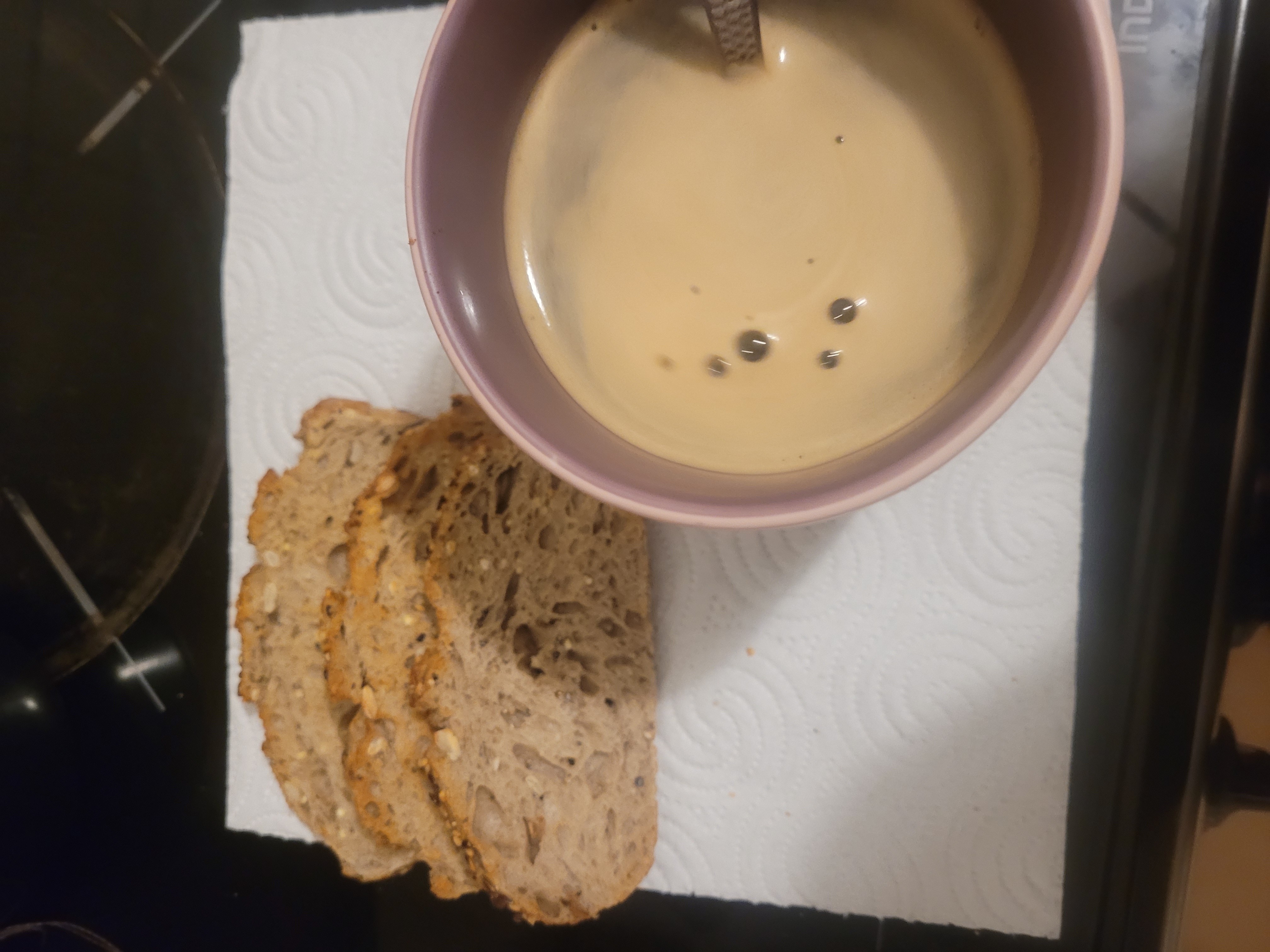 Café et pain aux céréales