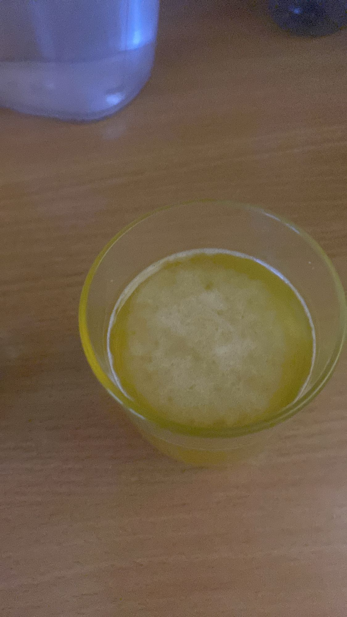 szklanka roztopionego masła