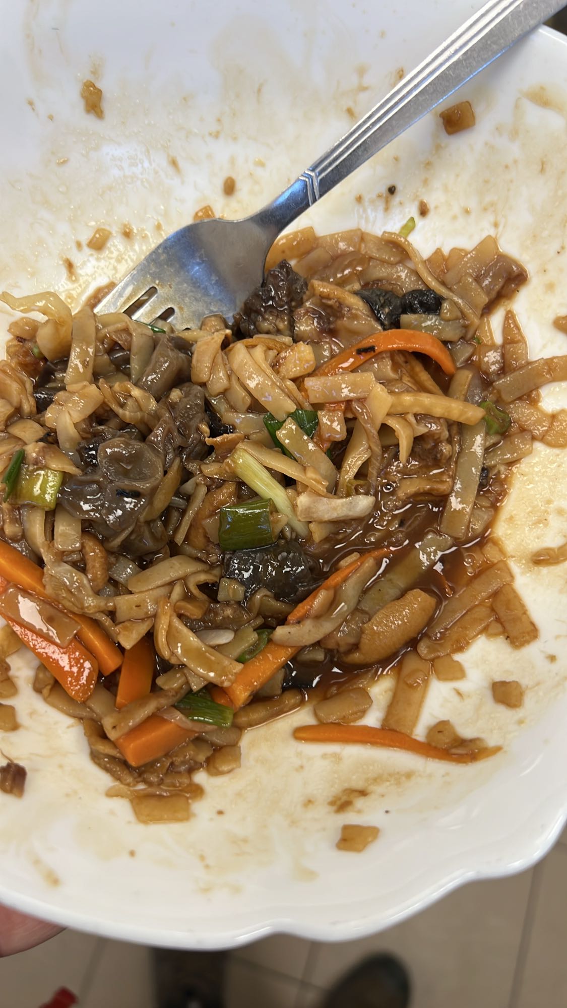 Tăiței cu legume și sos