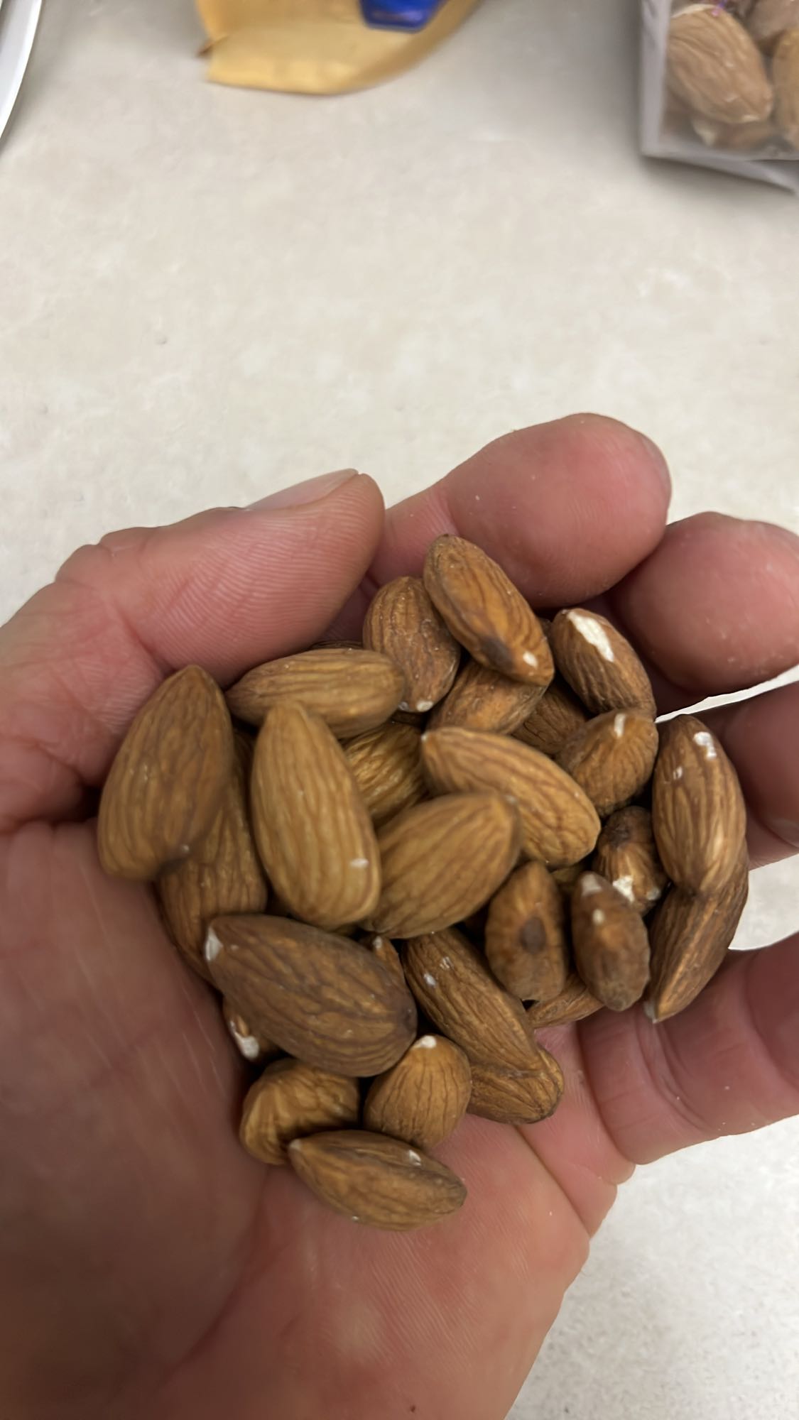 Badem atıştırmalık