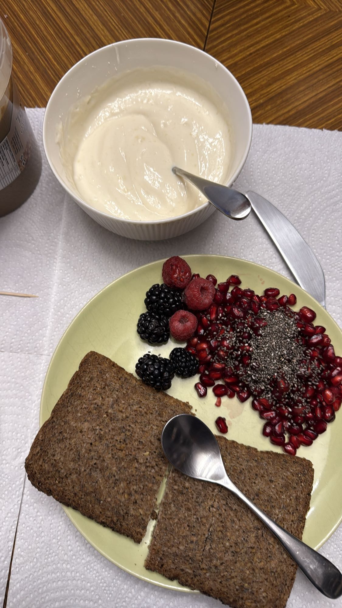 Πρωινό με γιαούρτι και φρούτα