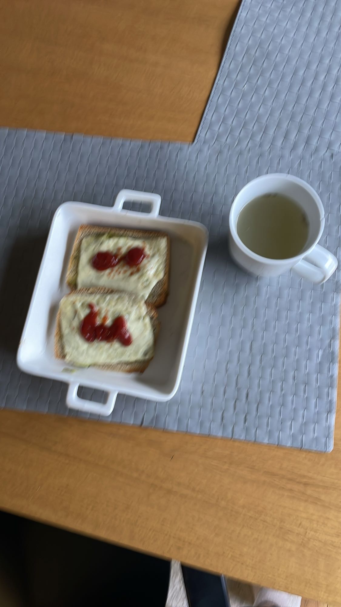 Tosty z serem i ketchupem