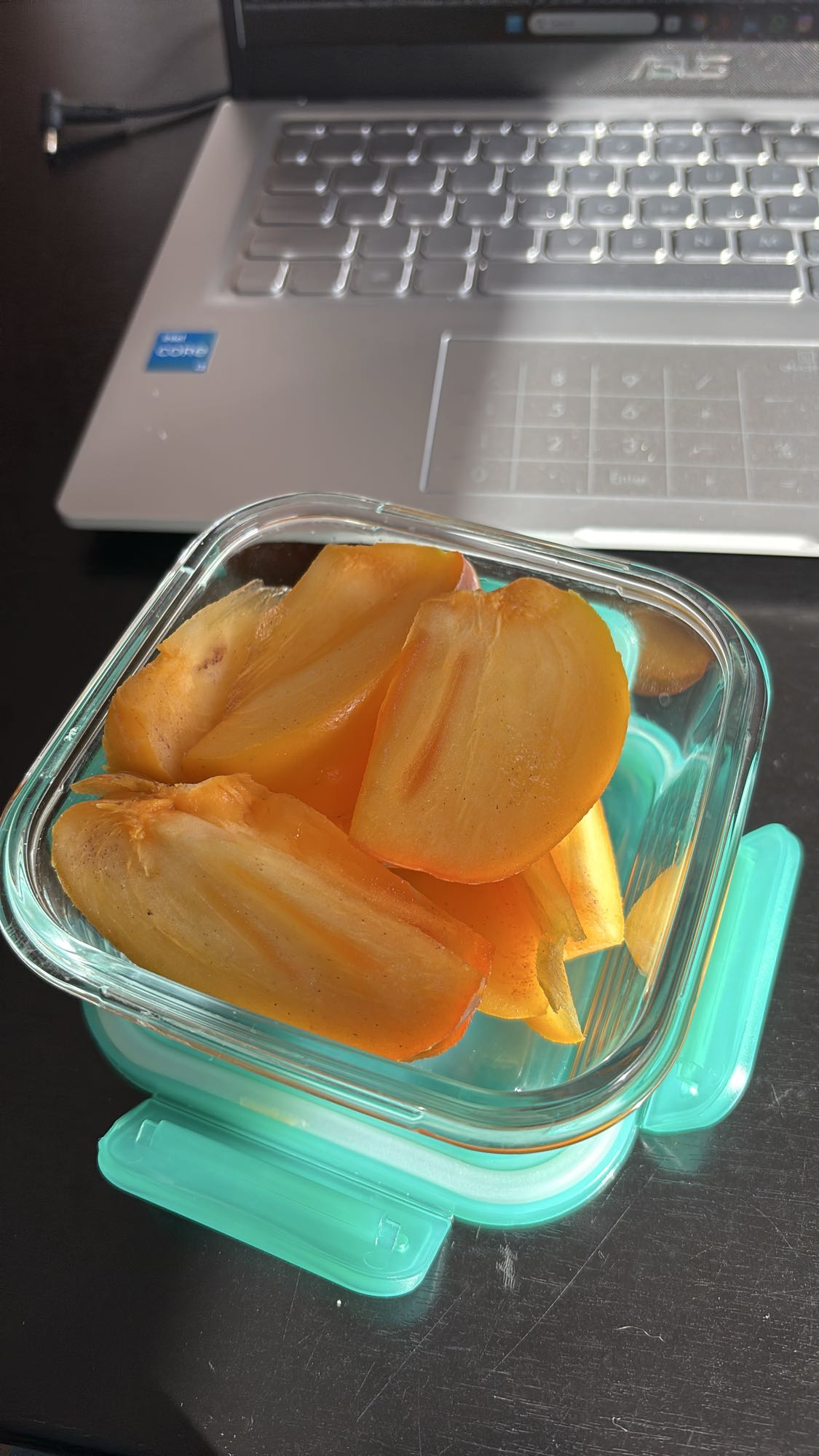 Kaki proaspăt tăiat