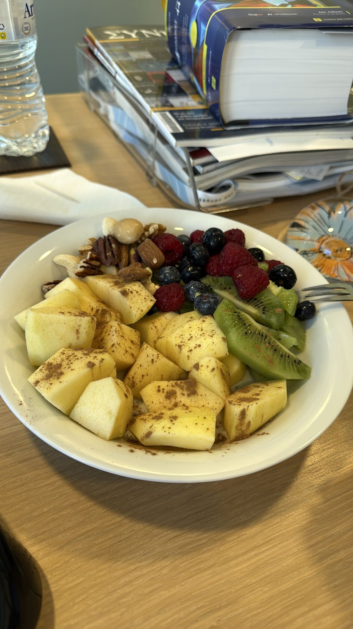 Φρουτοσαλάτα με ξηρούς καρπούς