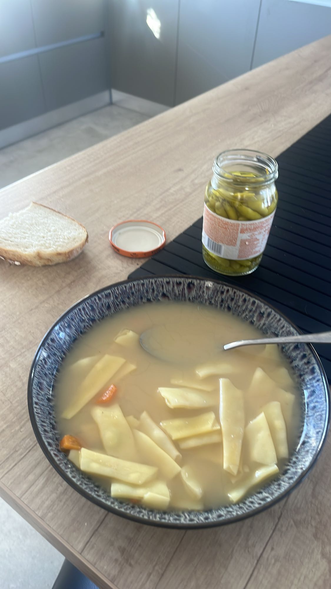 Supă de fasole lată