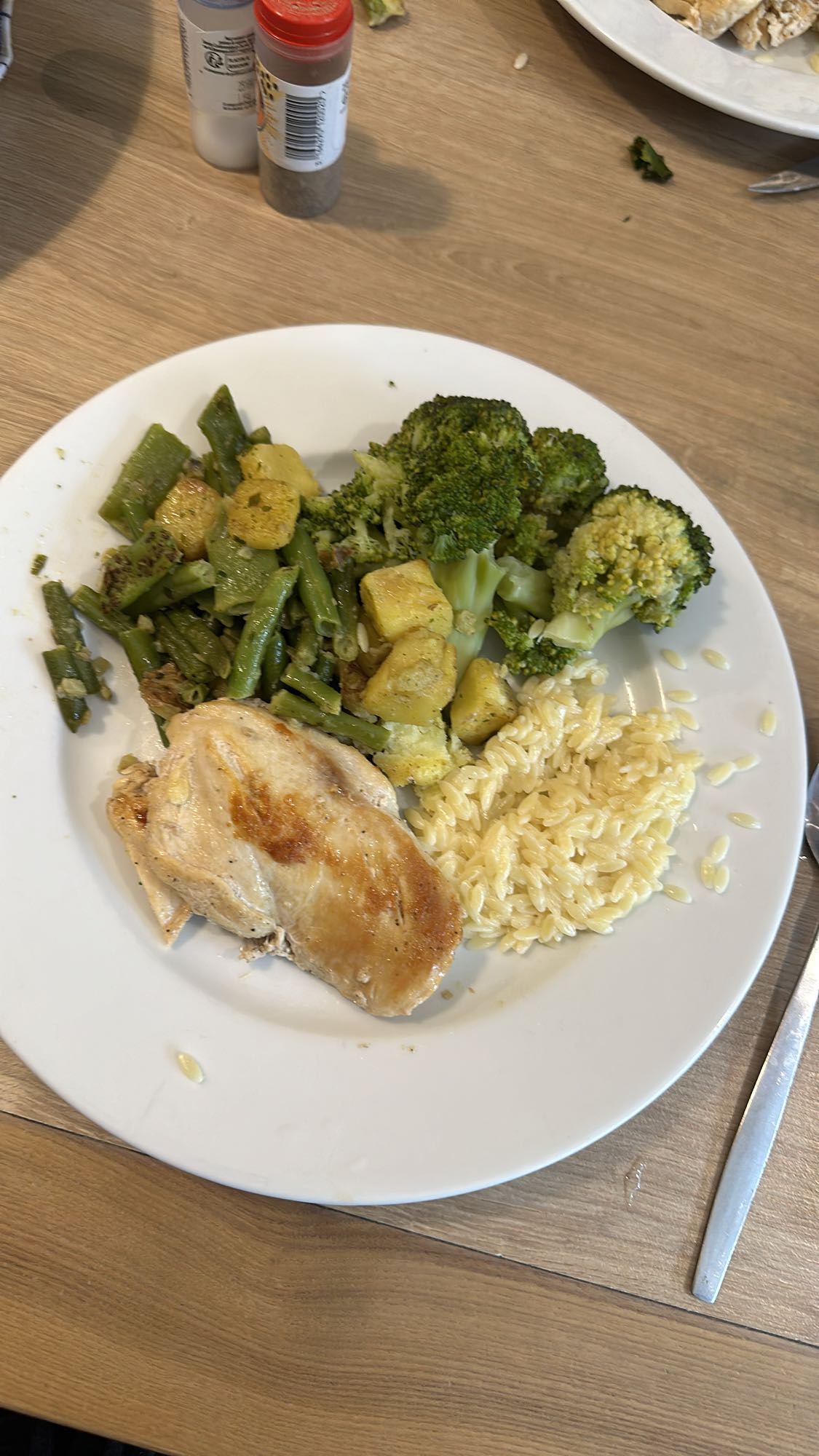 Piept de pui cu legume și orez