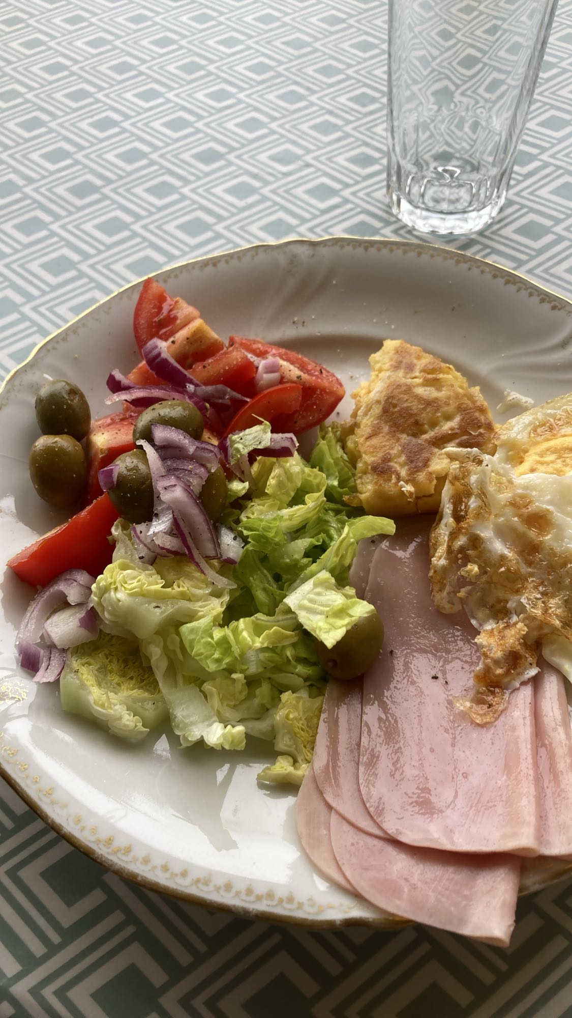 Omelett, skinka & sallad