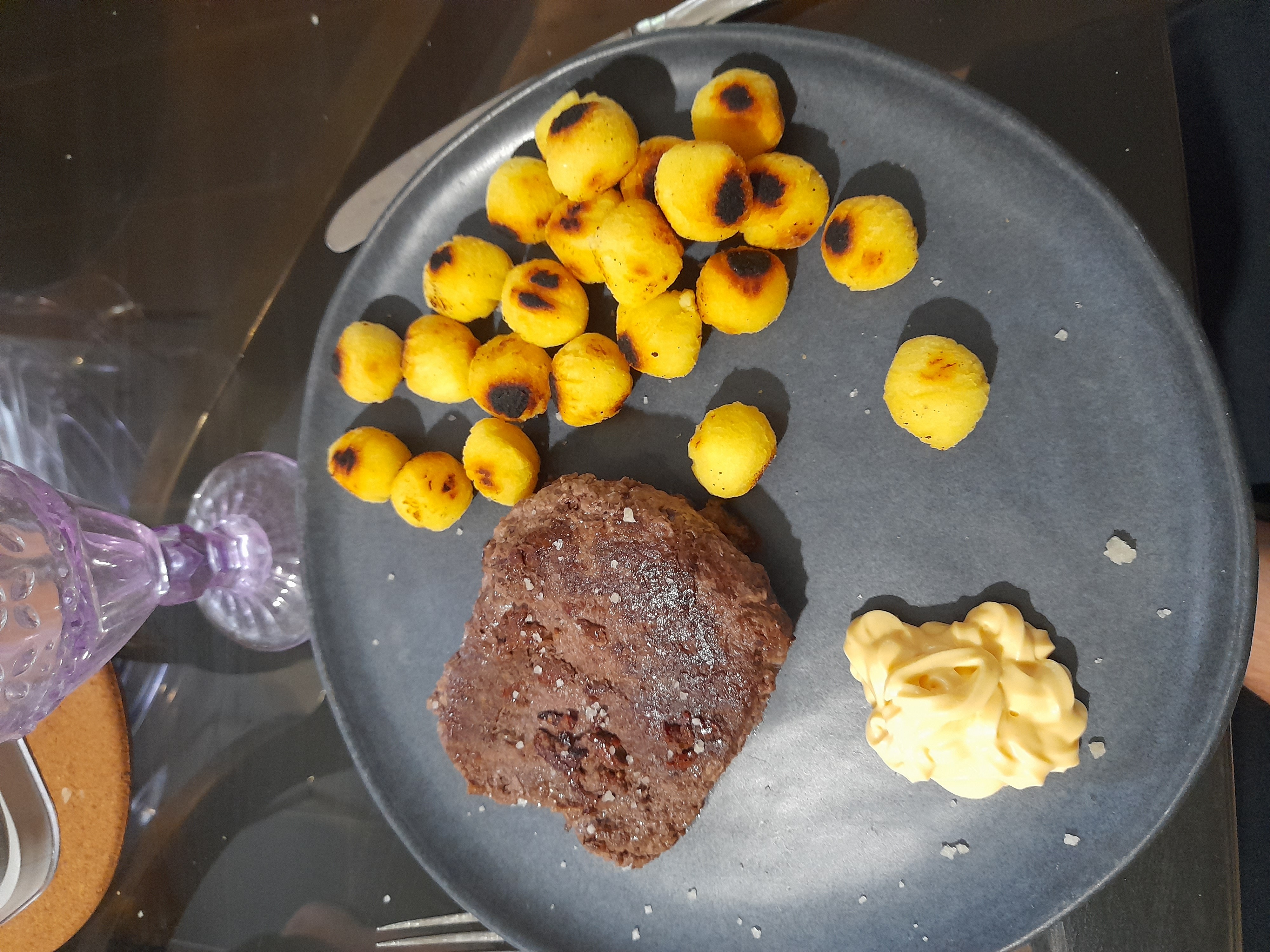 Steak et pommes noisettes