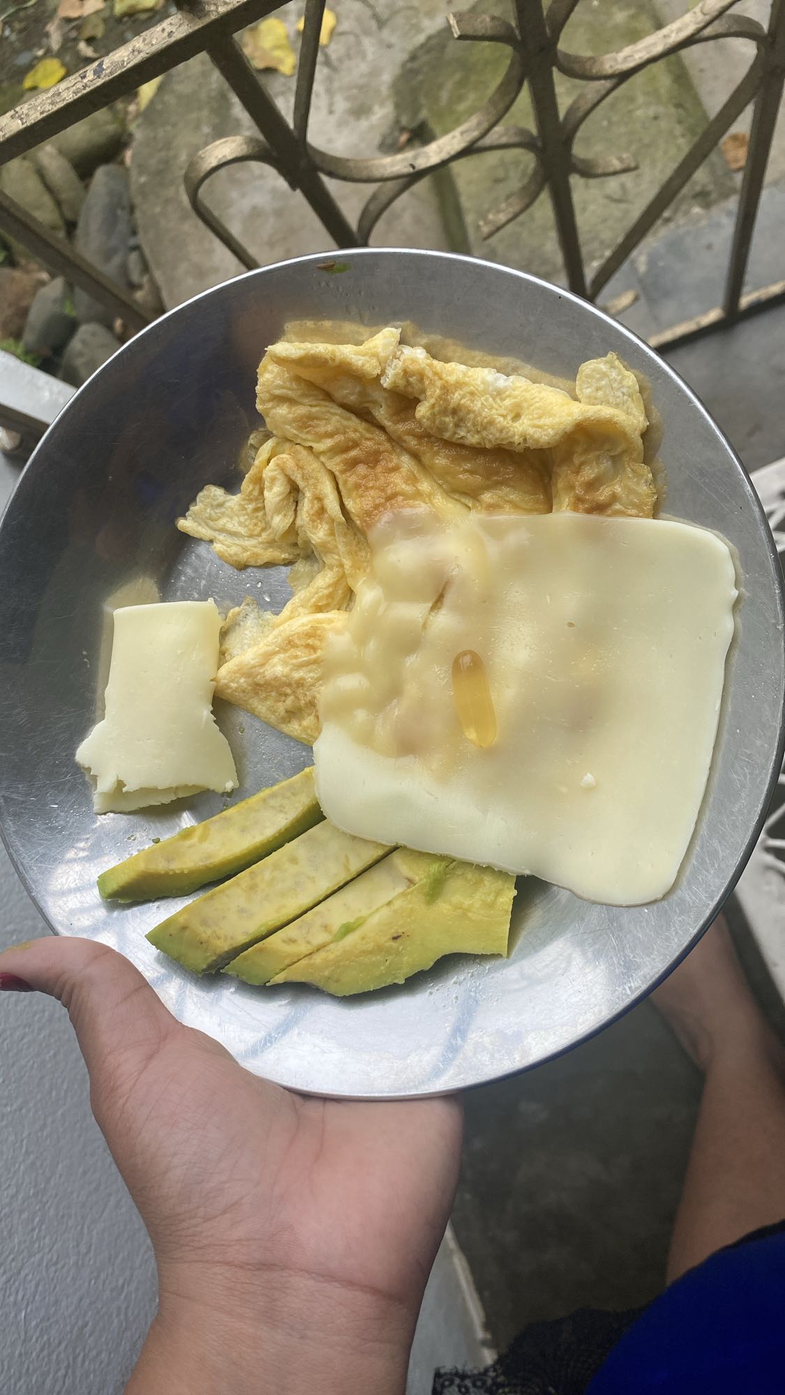 Desayuno con huevo y queso