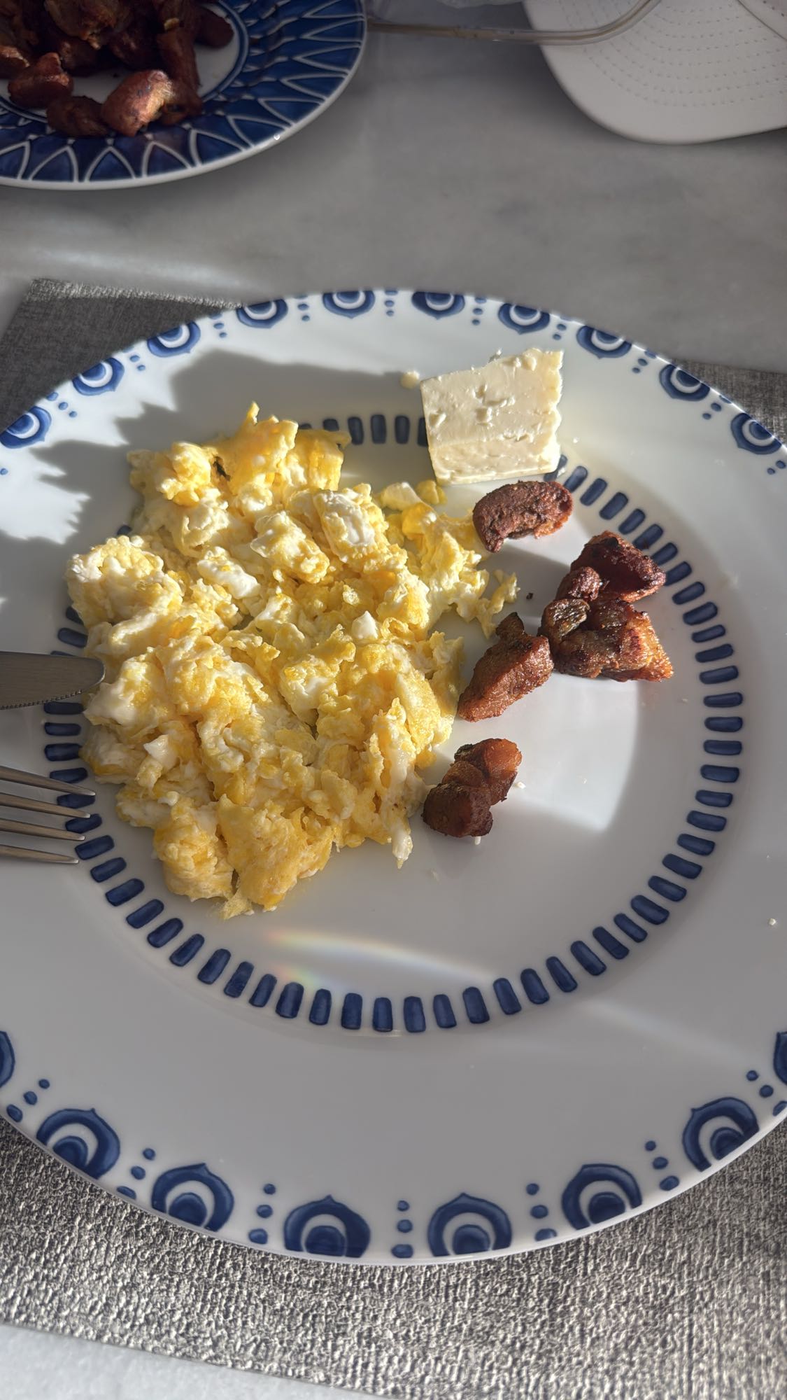Desayuno huevos y chorizo