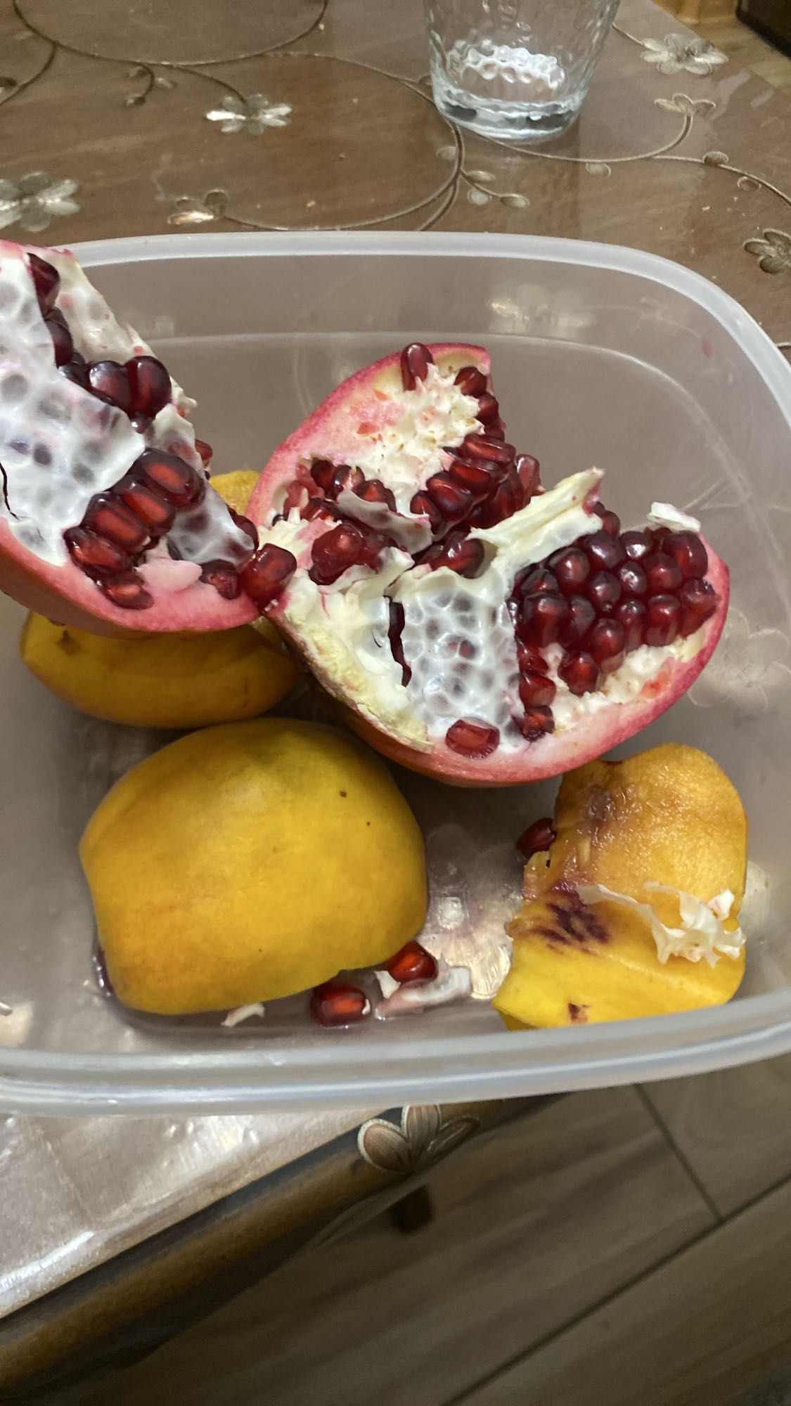 гранат и персик