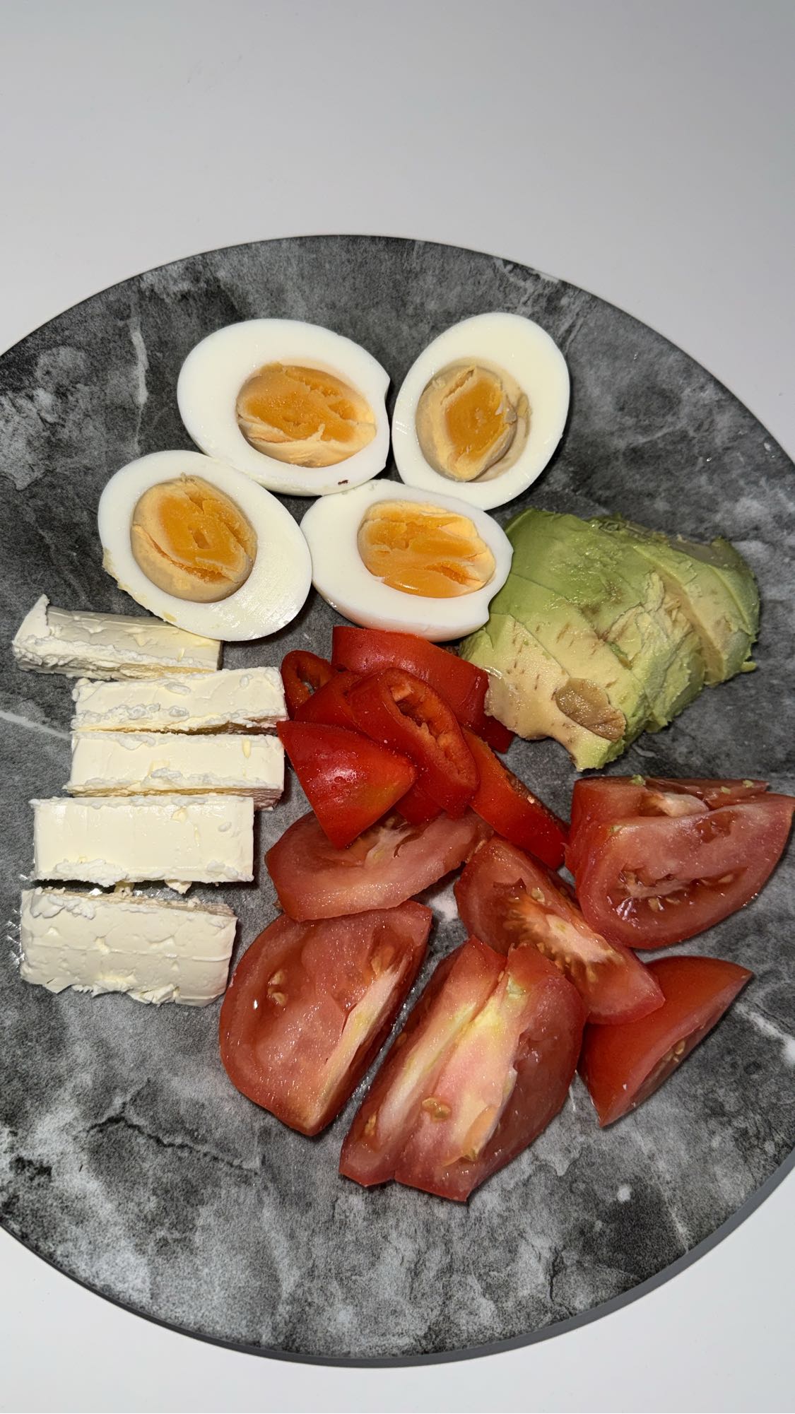 Assiette œufs avocat