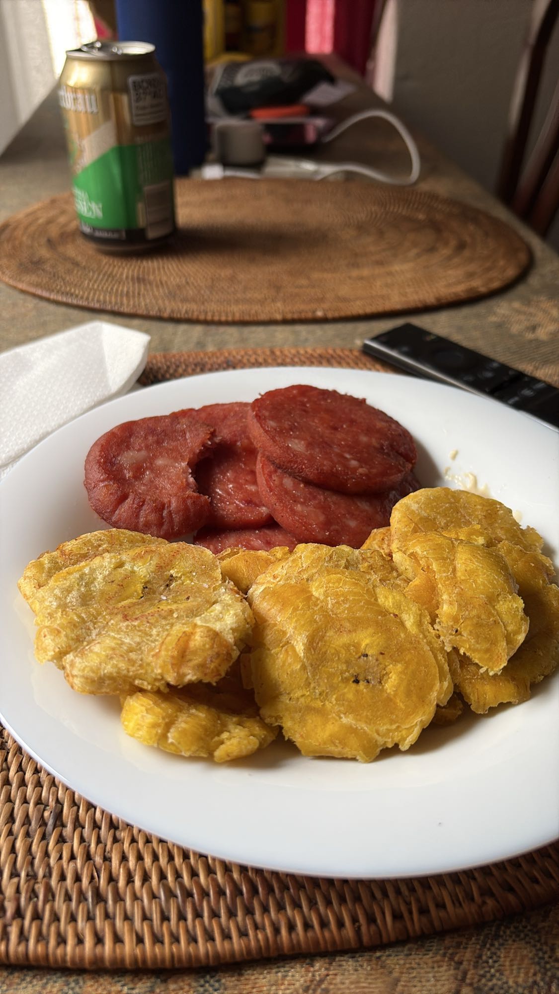 Tostones con salami