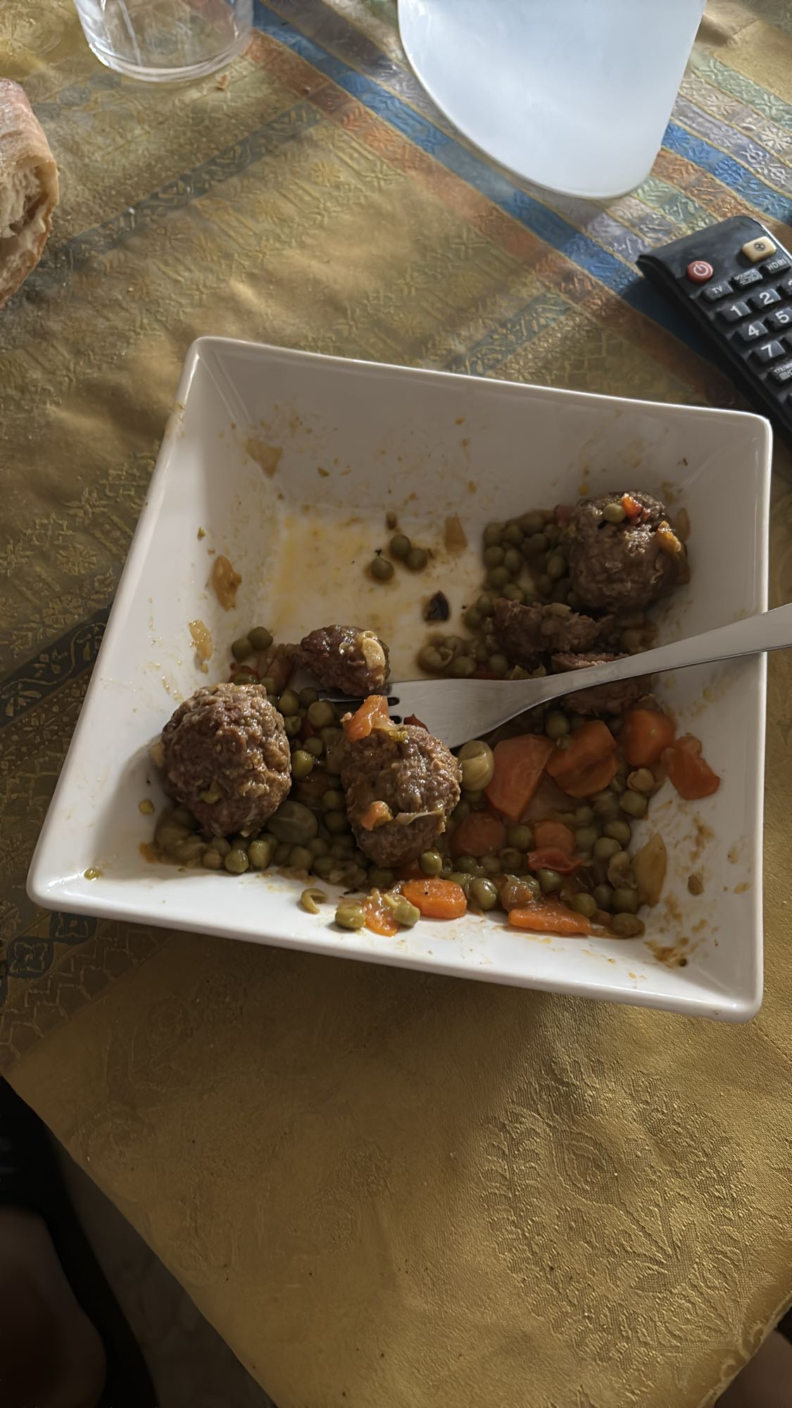 Albóndigas con guisantes